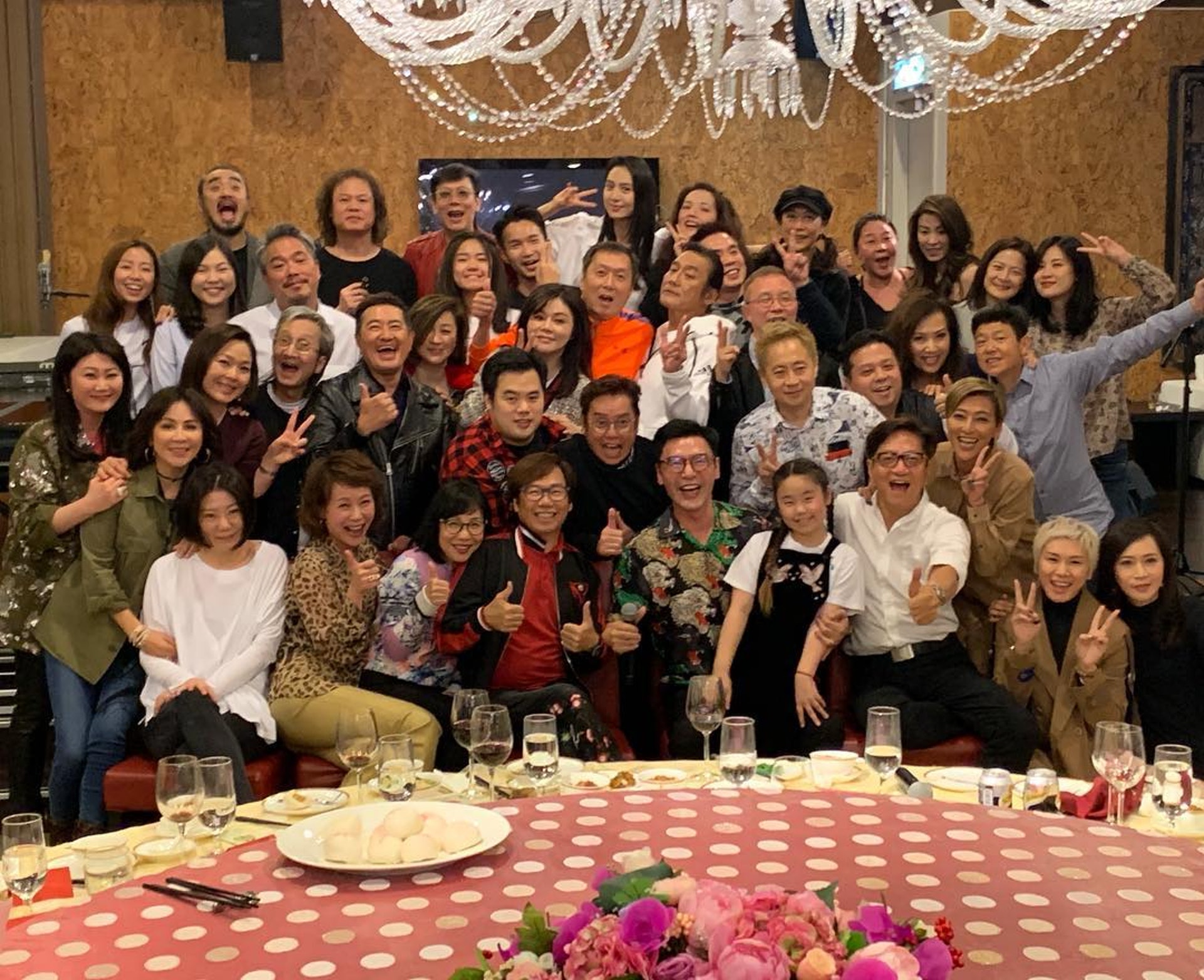 雖然一同出席B哥哥生日派對,但大合照就只見劉嘉玲。(IG圖片) 雖然一同出席B哥哥生日派對,但大合照就只見劉嘉玲。(IG圖片)