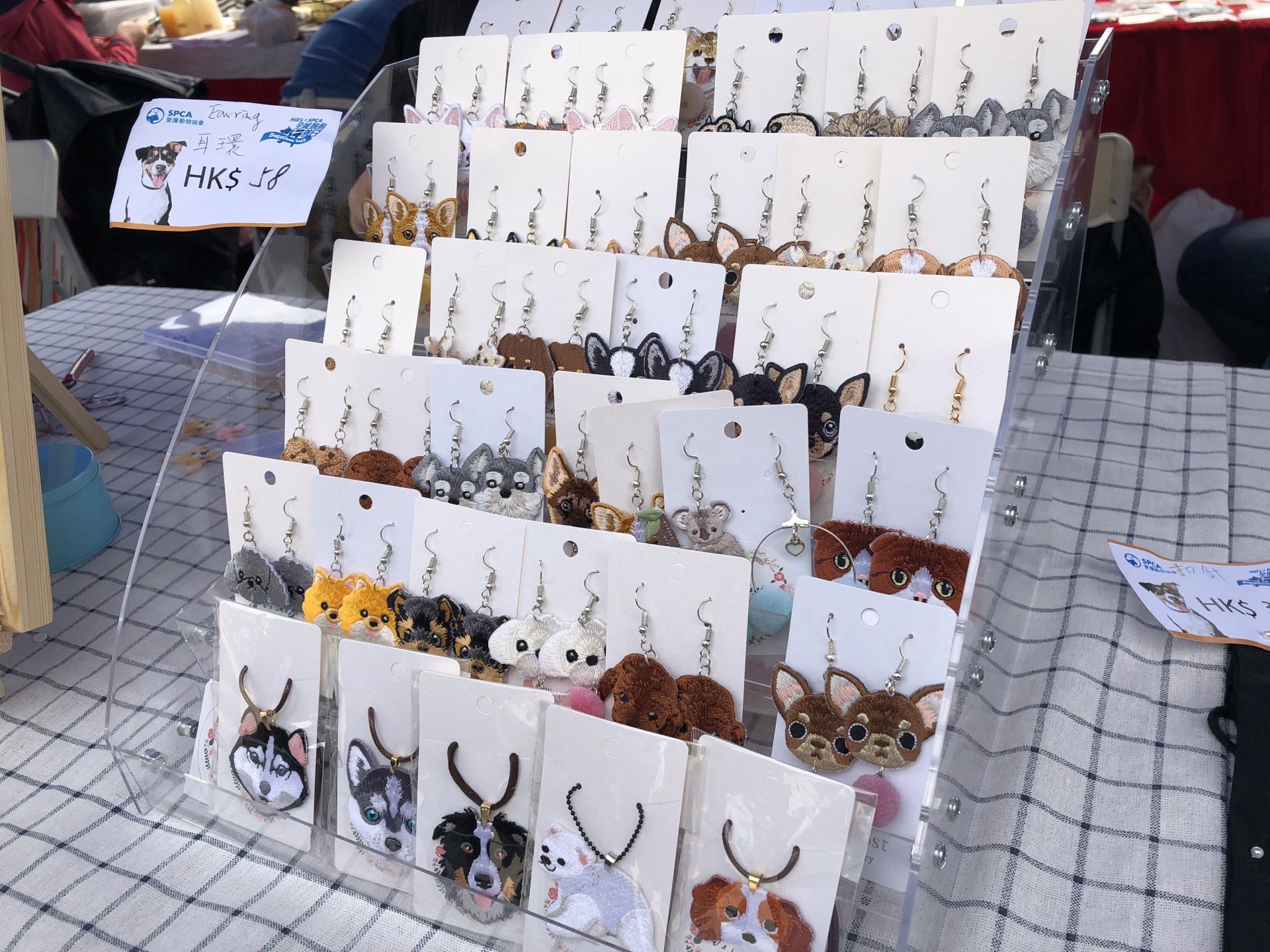 V's Magic刺繡飾物。 V's Magic刺繡飾物。