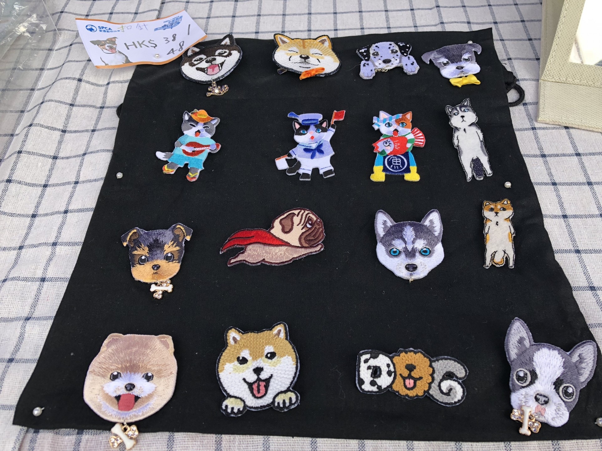 V's Magic刺繡飾物。 V's Magic刺繡飾物。