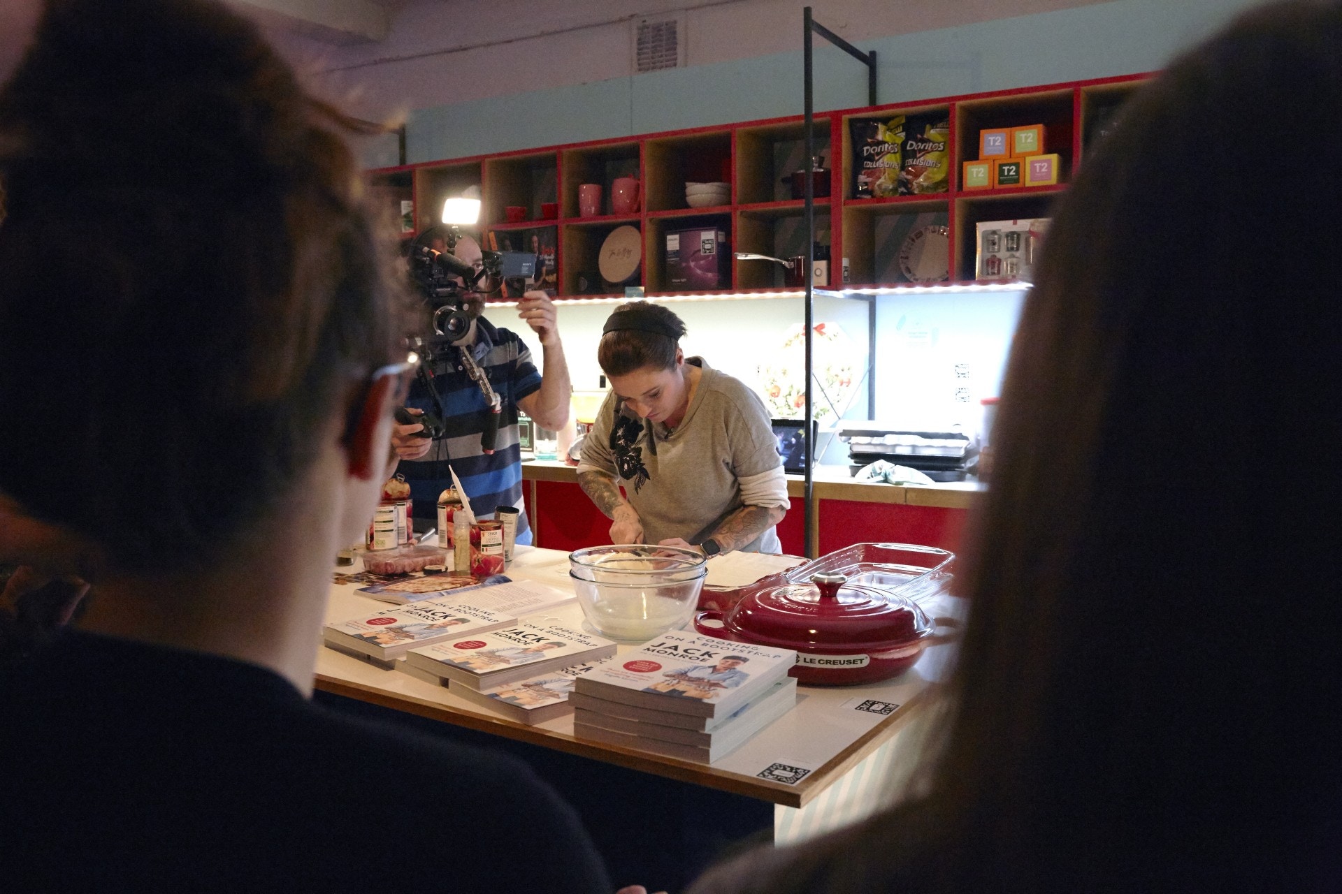 Monroe是英國知名的「罐頭大廚」，不少年老讀書還會和她分享自家罐頭食譜。(Getty Images)