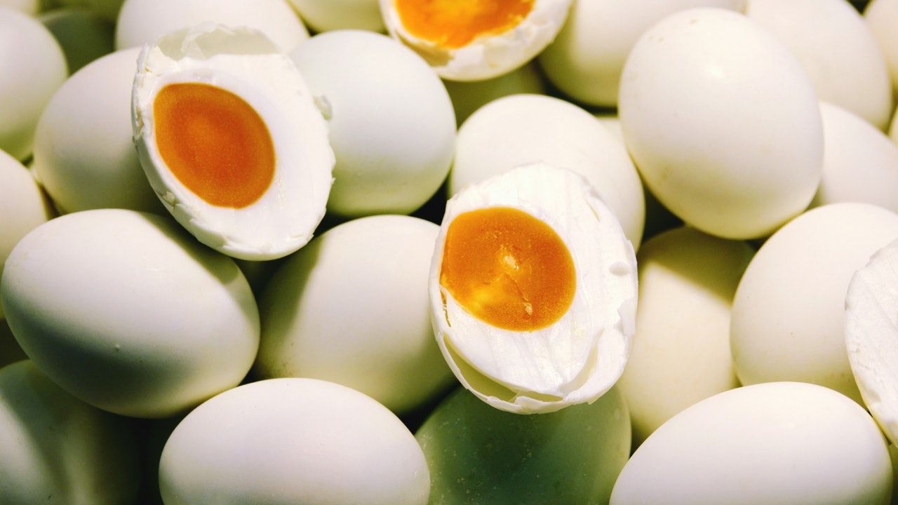 【食物解碼】鹹蛋原來有兩種?一文拆解製作過程、保存方法秘訣! 【食物解碼】鹹蛋原來有兩種?一文拆解製作過程、保存方法秘訣!