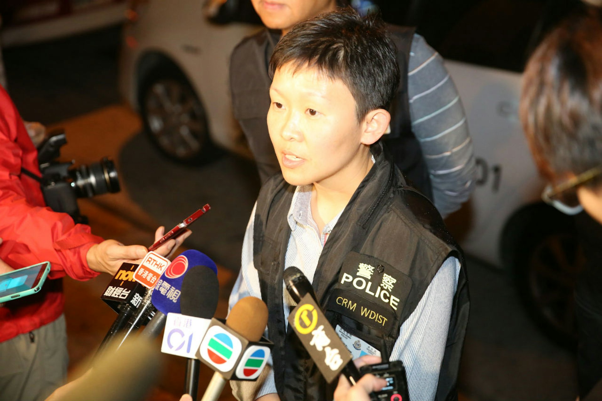 西區警區總督察(刑事)孔潔霞指,死者夫婦因財困問題,餵子服藥後再燒炭自殺。(陳永武攝) 西區警區總督察(刑事)孔潔霞指,死者夫婦因財困問題,餵子服藥後再燒炭自殺。(陳永武攝)