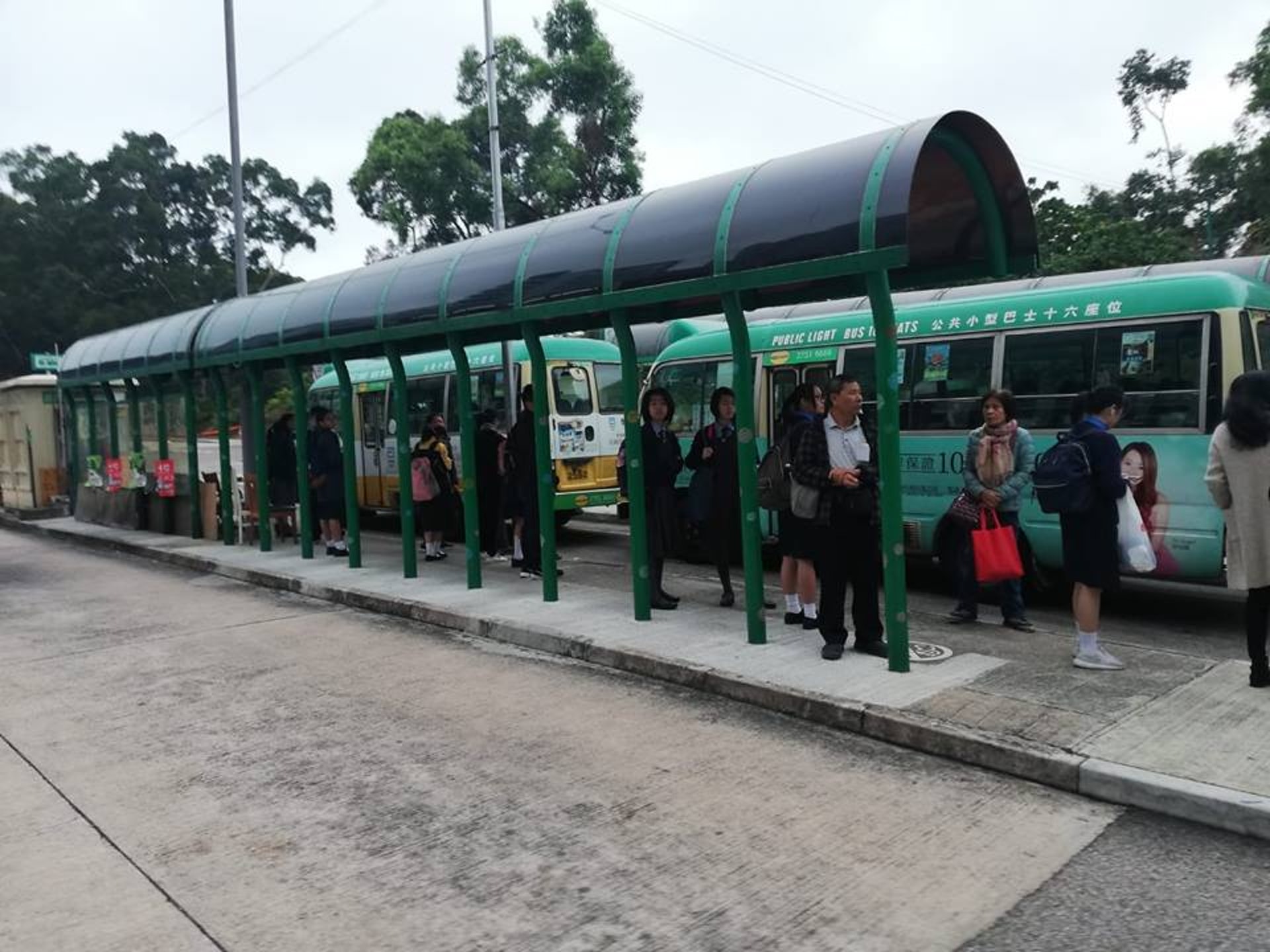 407號小巴大罷工癱瘓青衣交通。(Tat Tat Chan 發帖到 馬路的事 (即時交通資訊台)) 407號小巴大罷工癱瘓青衣交通。(Tat Tat Chan 發帖到 馬路的事 (即時交通資訊台))
