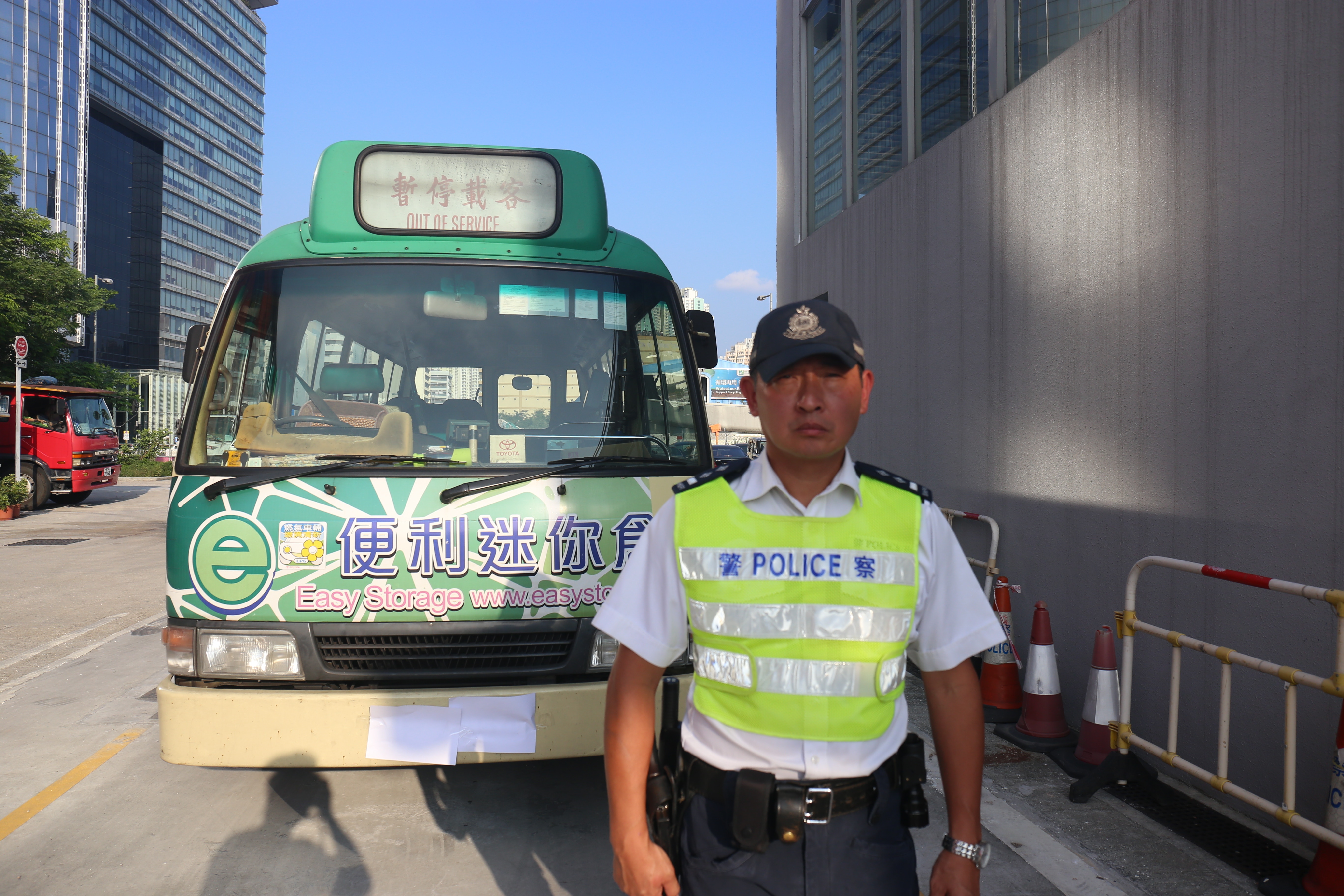 昨晨窩打老道發生致命交通意外，警方現正追緝姓許60歲男司機。（王譯揚攝）