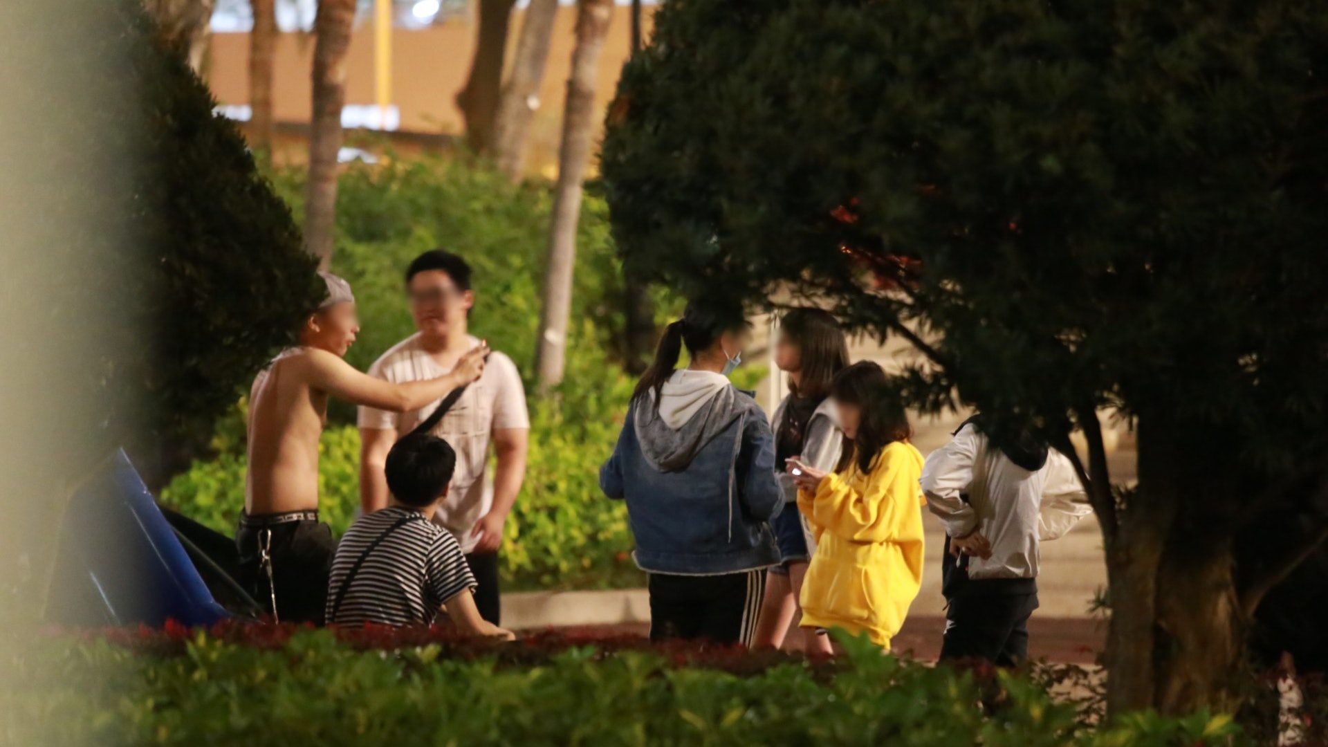 荃灣海濱公園夜青擾民 桌球室、網吧成合作伙伴救邊青 荃灣海濱公園夜青擾民 桌球室、網吧成合作伙伴救邊青