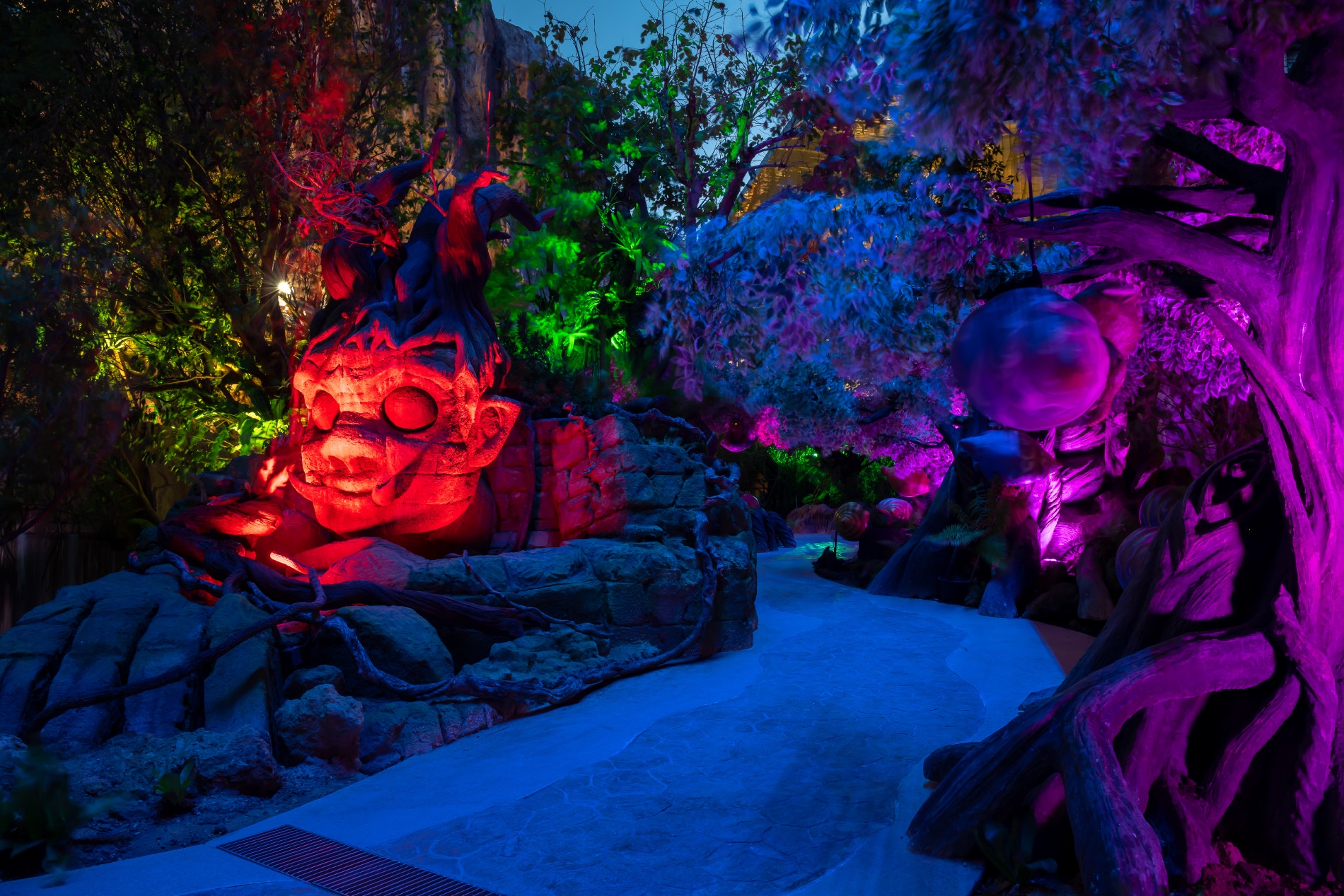 魔幻森林有眾多神獸等緊遊客探險。（圖片來源：tribhum.com）