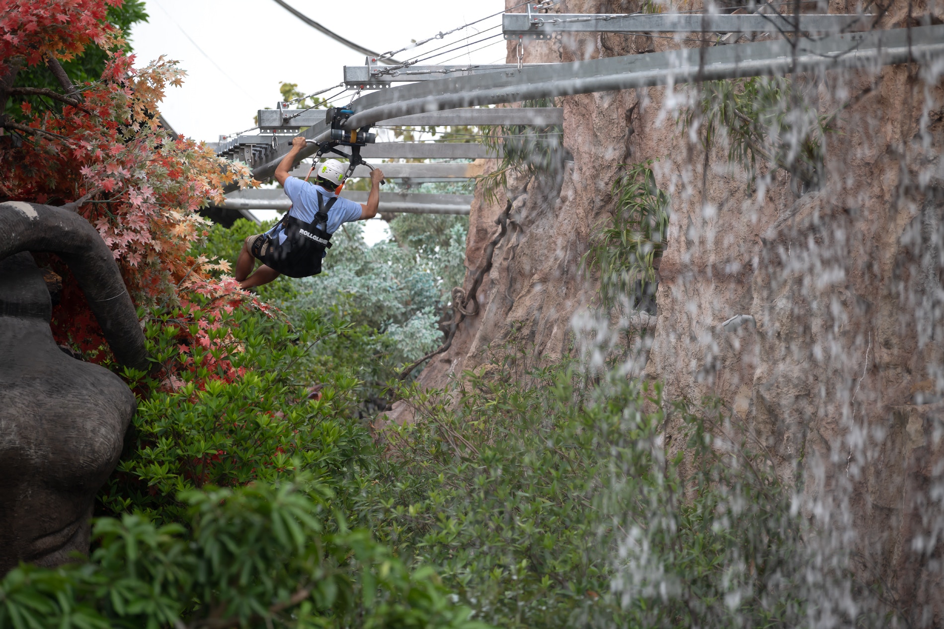 高達4層樓高，採用重力系統飛行200米的體驗。這個活動有熟練的飛行員進行監控，確保安全。  （圖片來源：tribhum.com）