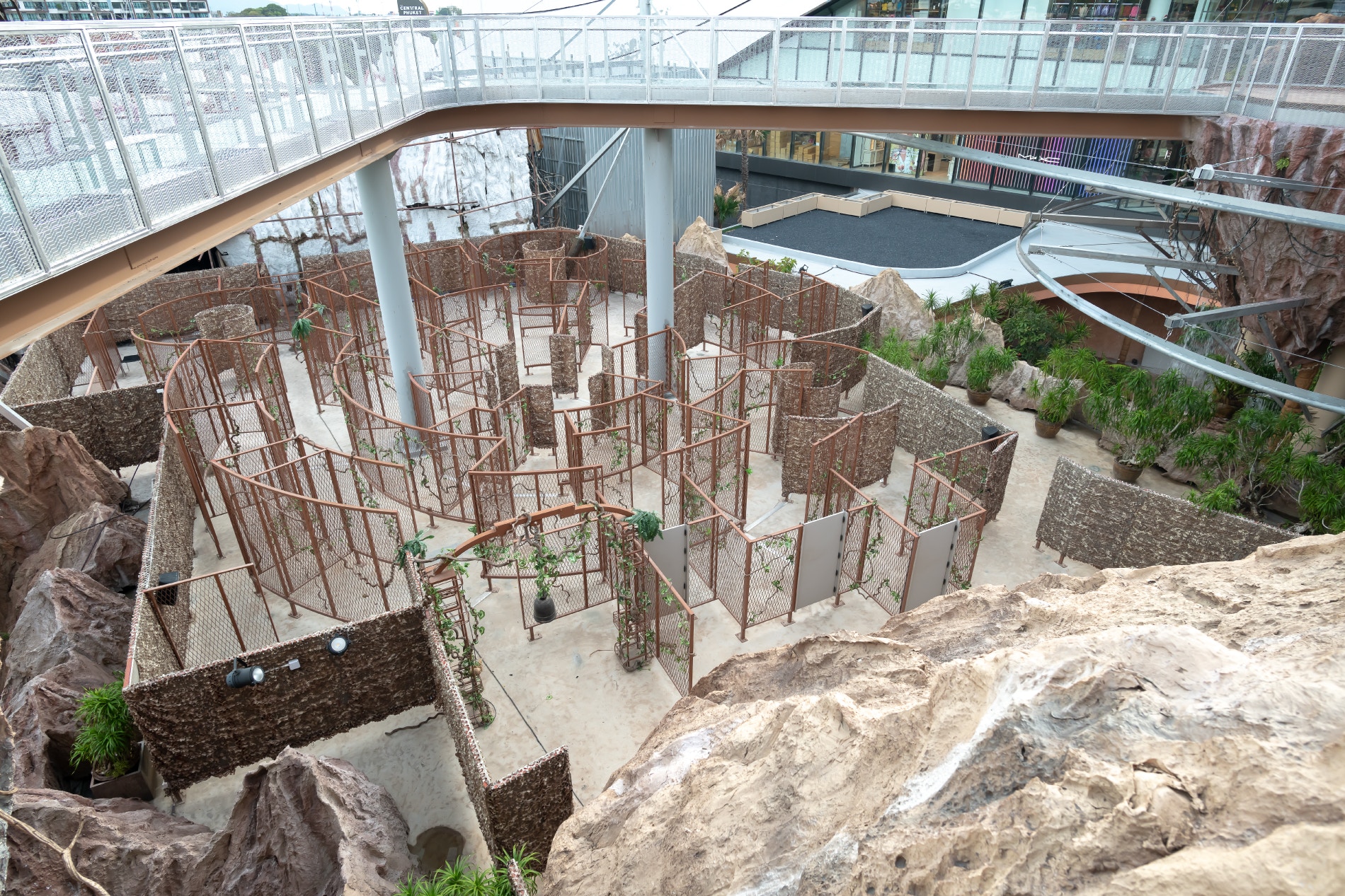 「惡魔迷宮」內的魔鬼正等待入侵者，在黑暗的月亮之夜下犧牲。（圖片來源：tribhum.com）