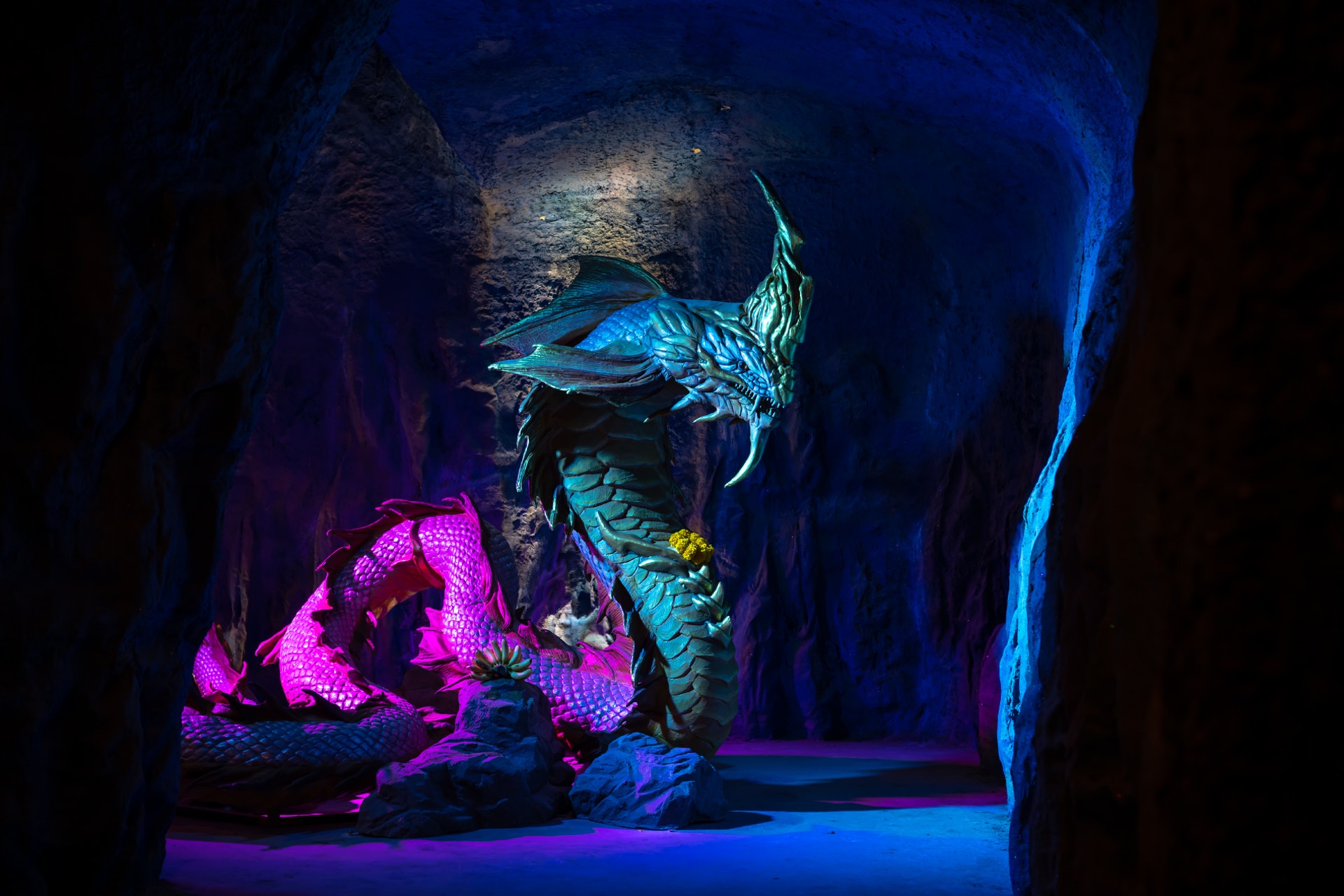 在三界中,蛇王是宗族中最有權力的,圖中的是綠蛇王。(圖片來源:tribhum.com) 在三界中,蛇王是宗族中最有權力的,圖中的是綠蛇王。(圖片來源:tribhum.com)