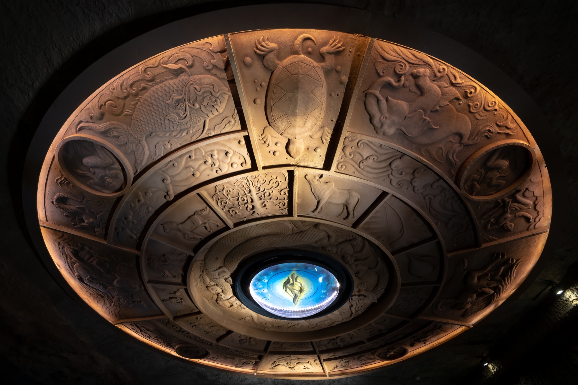 劃滿海底動物的圓頂佈置。(圖片來源:tribhum.com) 劃滿海底動物的圓頂佈置。(圖片來源:tribhum.com)