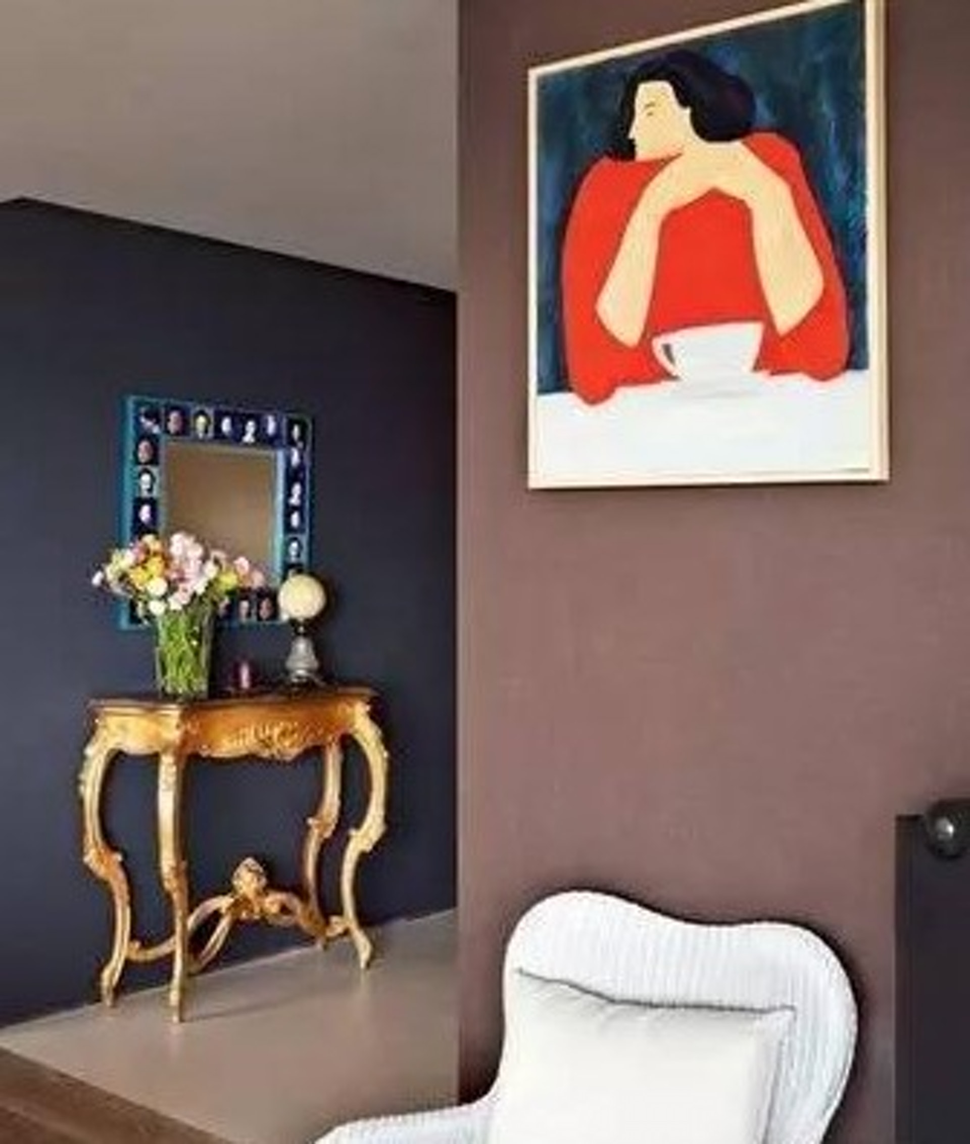 屋內牆上掛出多幅畫作,充滿藝術氣息。(網上圖片) 屋內牆上掛出多幅畫作,充滿藝術氣息。(網上圖片)