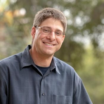 史丹福大學人口遺傳學家Noah Rosenberg指出，特定基因位置採集數據適合用來配對親屬，因為數據的精細度不足以追溯祖源和親屬關係。（資料圖片／史丹福大學）