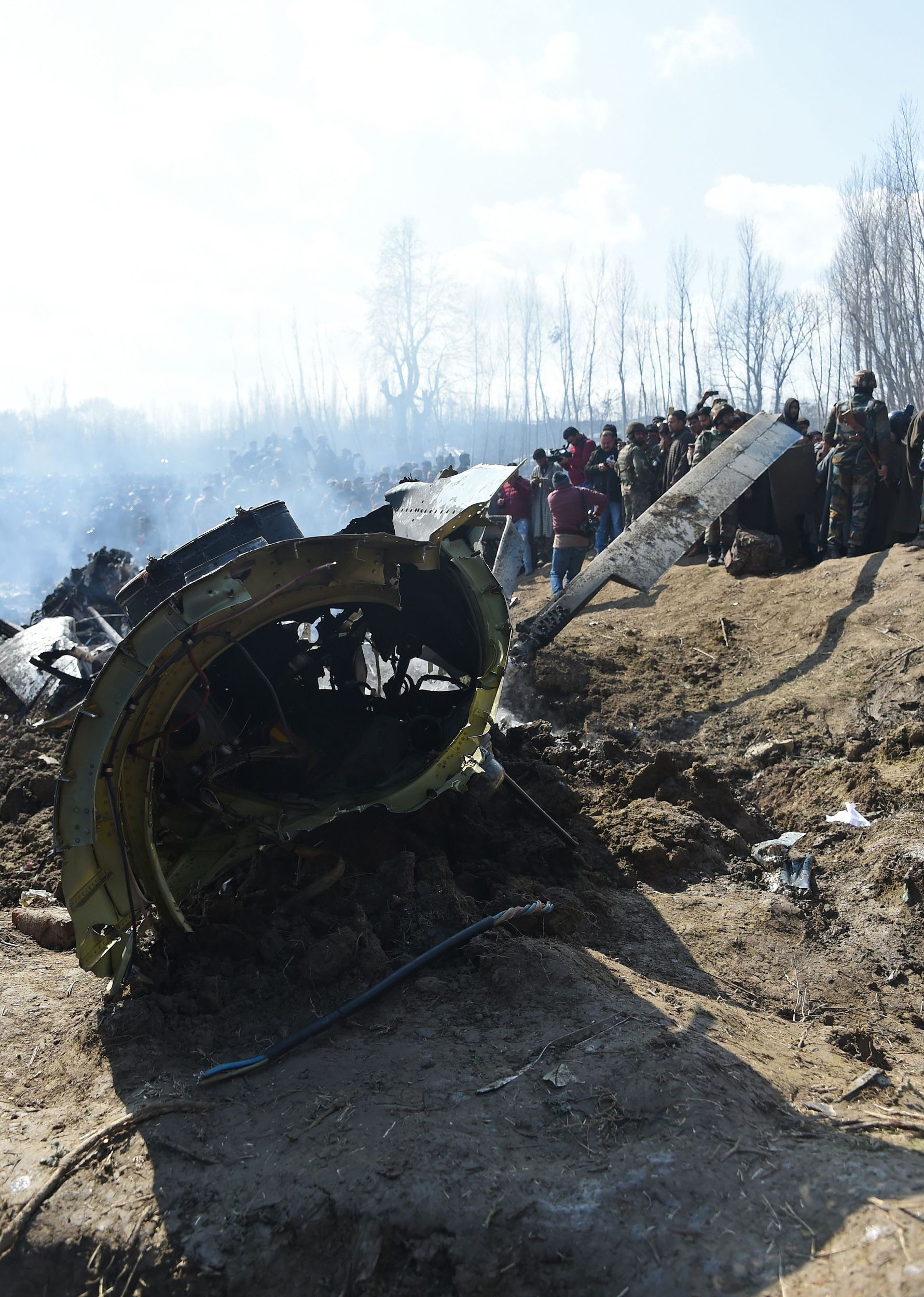 印度一架米格-21戰鬥機在喀什米爾地區墜毀，巴方指其擊落兩架印度軍機，印方承認損失一架米格-21戰機。（視覺中國）