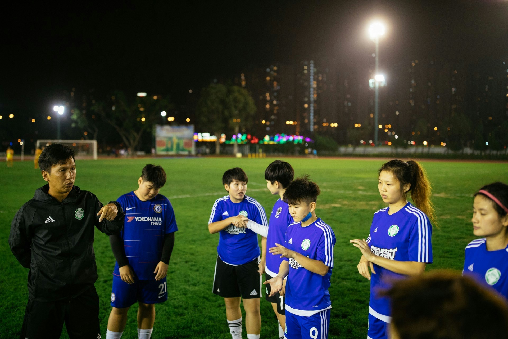 鮑家耀最初沒有立即答應成為女隊教練，因為他認為女生根本不憧足球，誰知現在眼前這班球員改變了他的觀念。（盧翊銘攝）