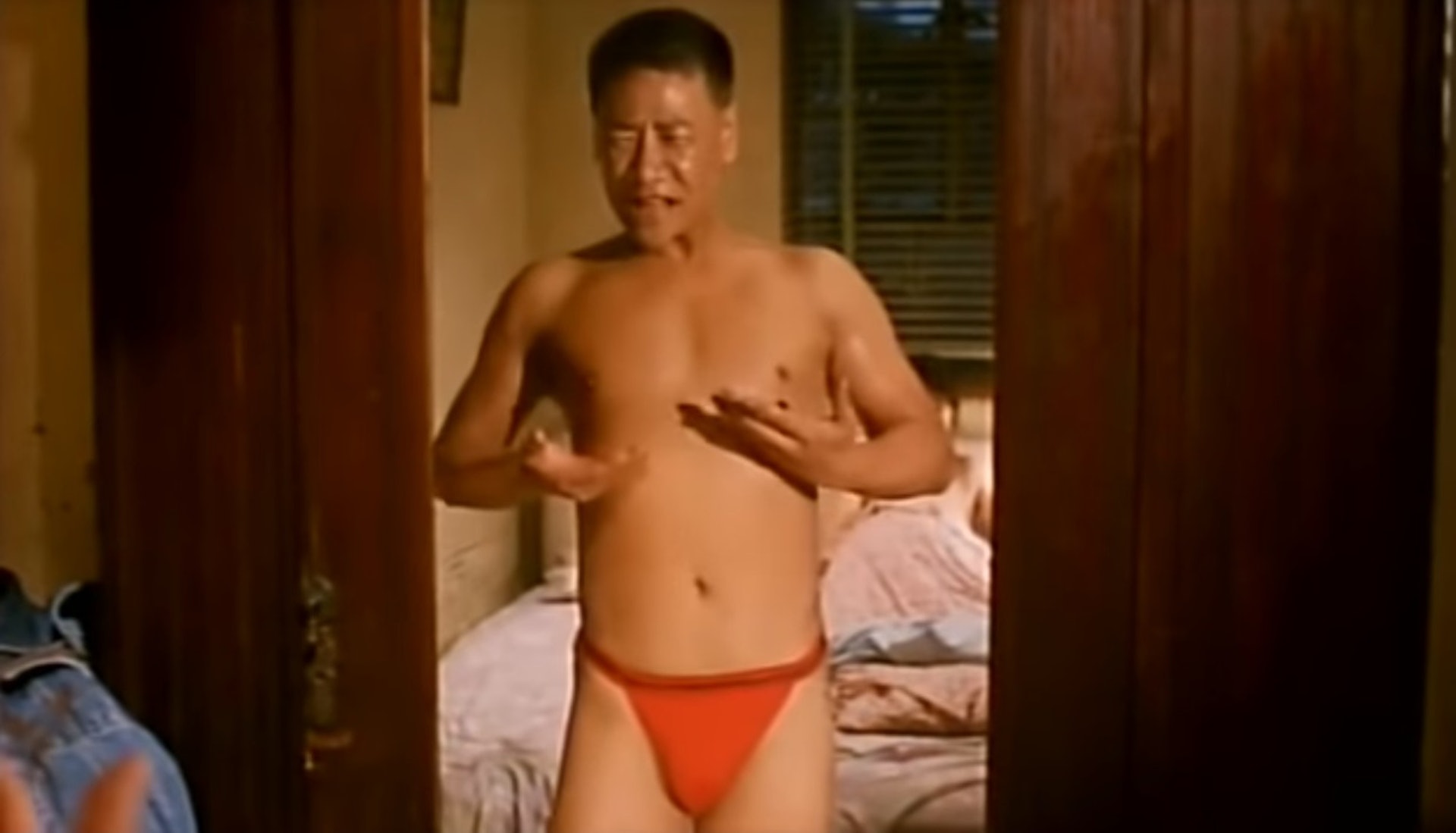 無恥對白配賤格表情及動作。(影片截圖) 無恥對白配賤格表情及動作。(影片截圖)