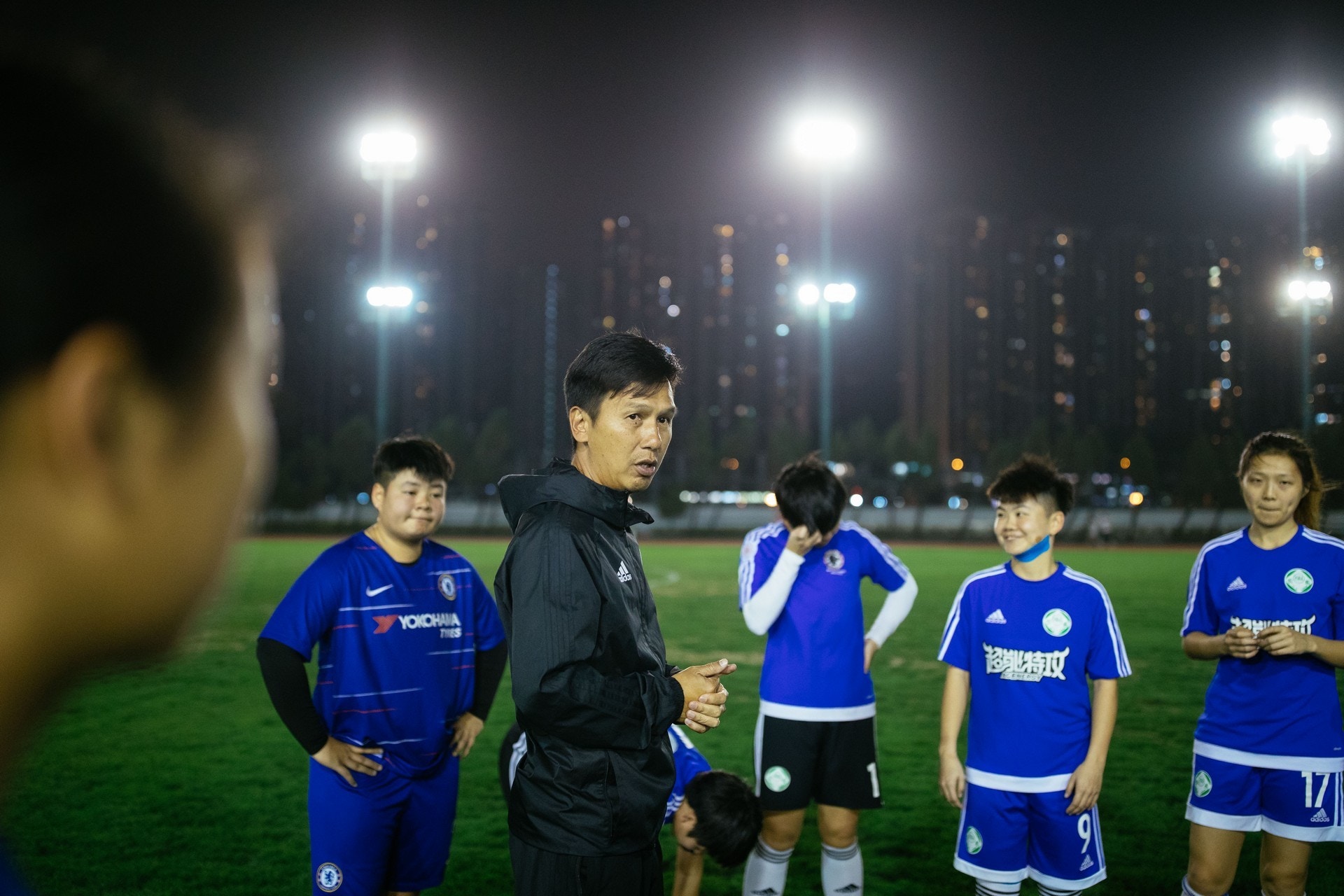 【港足日與夜．鮑家耀】走入女足　關係如父女　改變彼此足球信念