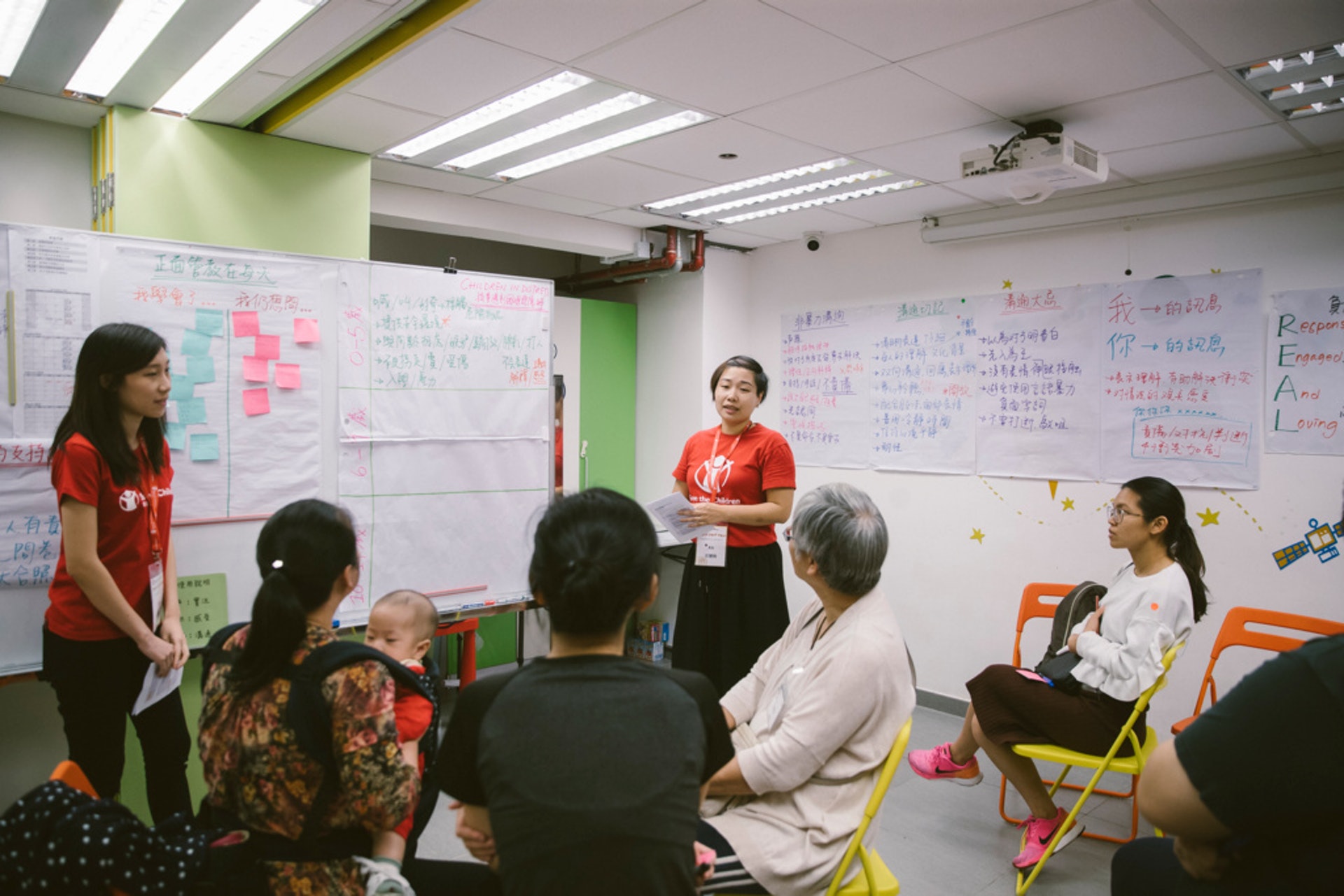 「正向管教在每天」課程內容由國際救援組織構思,由52個國家驗證及實行,救助兒童會把教材本地化後在香港推行。 「正向管教在每天」課程內容由國際救援組織構思,由52個國家驗證及實行,救助兒童會把教材本地化後在香港推行。