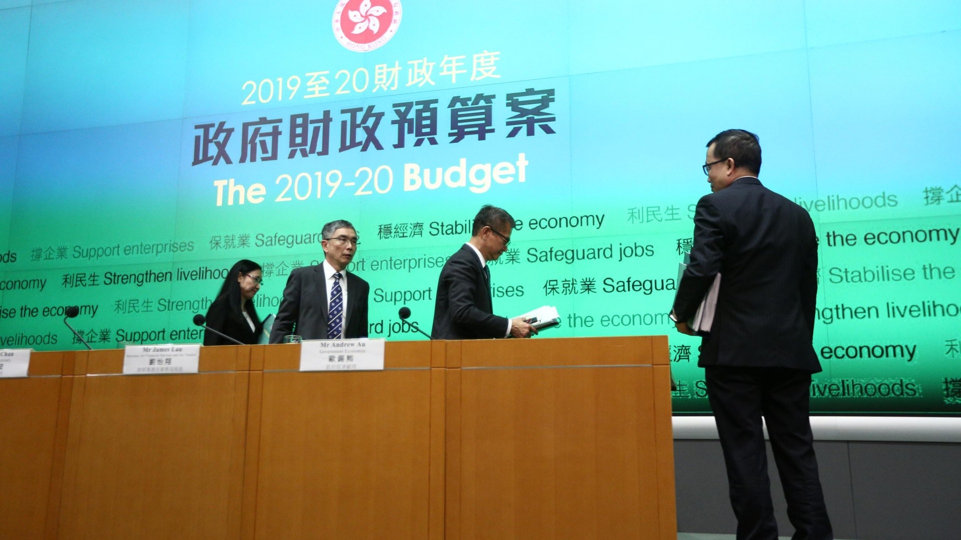 【預算案】民調滿意率淨值跌至負26% 創2011年以來新低 【預算案】民調滿意率淨值跌至負26% 創2011年以來新低