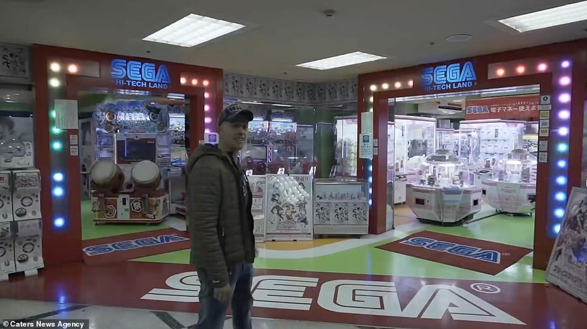 影片中又去了原好的另一家SEGA拍片,形成一動一靜的強烈對比,令福島世嘉那邊倍感靜寂。 影片中又去了原好的另一家SEGA拍片,形成一動一靜的強烈對比,令福島世嘉那邊倍感靜寂。