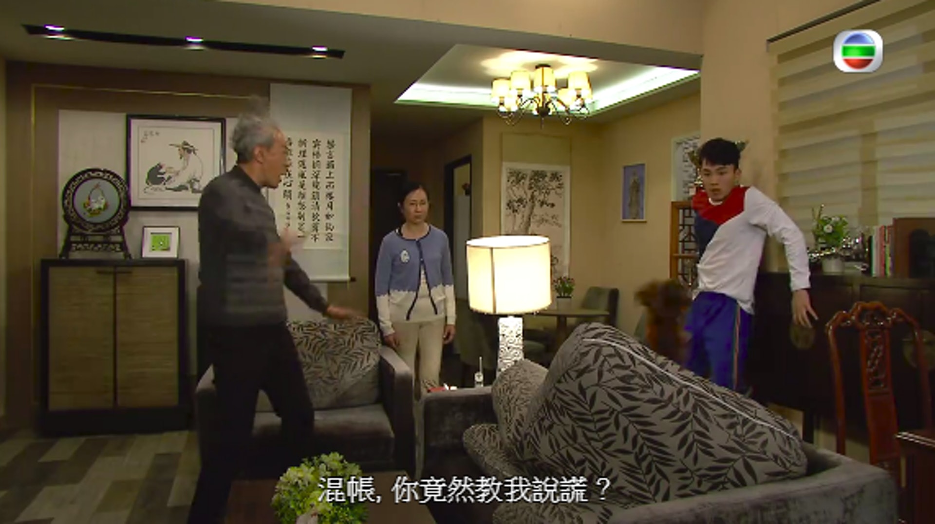 陳榮峻係咁鬧周嘉洛做打靶仔,佢話唔怕教壞小朋友。「自己以前教小朋友都係用把口,不過就唔會咁鬧法。」 陳榮峻係咁鬧周嘉洛做打靶仔,佢話唔怕教壞小朋友。「自己以前教小朋友都係用把口,不過就唔會咁鬧法。」