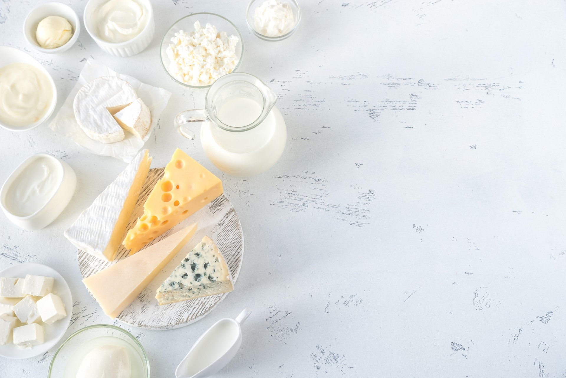 1. 蛋白質較高:希臘乳酪的一份食用分量通常有15至20克的蛋白質,而普通乳酪只有9克。每人每日的蛋白質建議攝取量是每1公斤體重需要0.8克的蛋白質,即如果你的體重是50公斤,你便需要40克的蛋白質。(getty images) 1. 蛋白質較高:希臘乳酪的一份食用分量通常有15至20克的蛋白質,而普通乳酪只有9克。每人每日的蛋白質建議攝取量是每1公斤體重需要0.8克的蛋白質,即如果你的體重是50公斤,你便需要40克的蛋白質。(getty images)