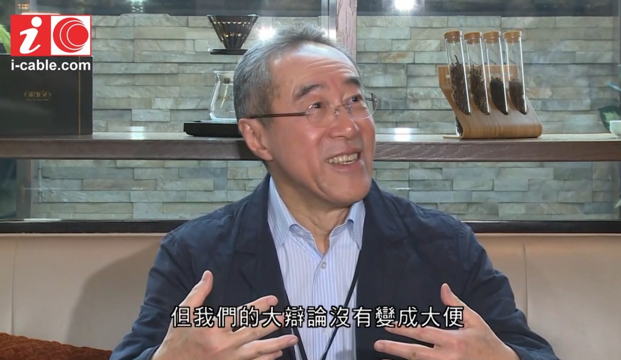 唐英年稱自己過往曾多次進行諮詢,「但我哋嘅大辯論無變成大便」。(有線電視截圖) 唐英年稱自己過往曾多次進行諮詢,「但我哋嘅大辯論無變成大便」。(有線電視截圖)