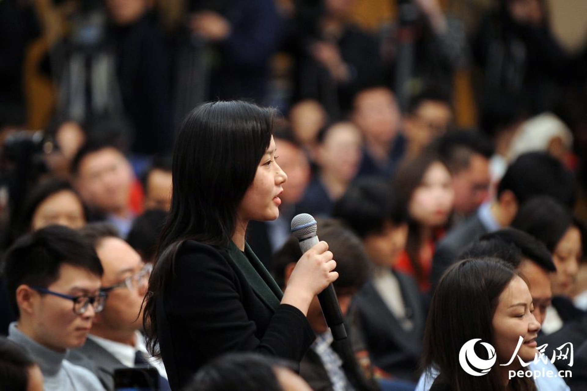 新華社記者提問。(人民網)