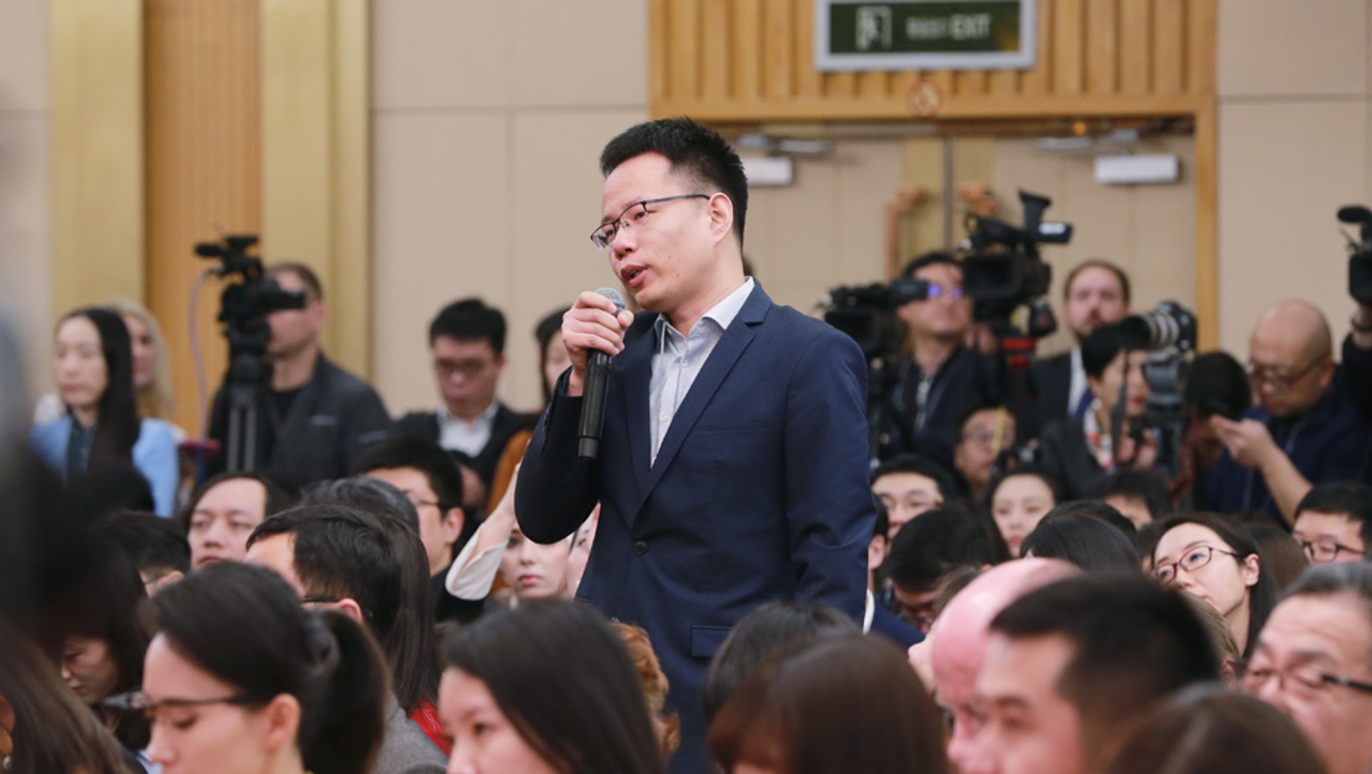 中國日報記者提問。(新華社)