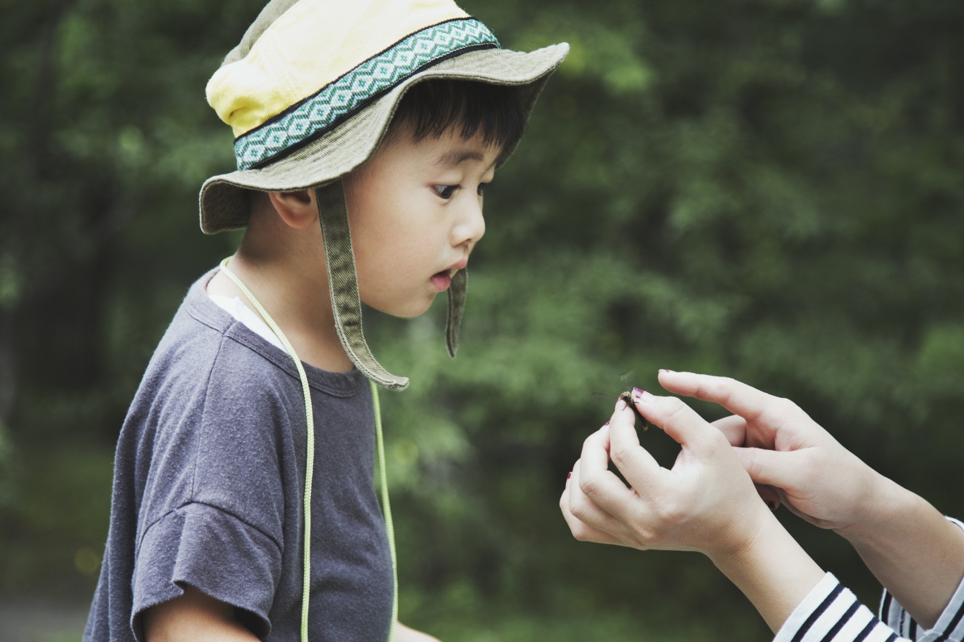 家長可在與小孩的互動中,幫小孩增加詞彙量。(GettyImages) 家長可在與小孩的互動中,幫小孩增加詞彙量。(GettyImages)