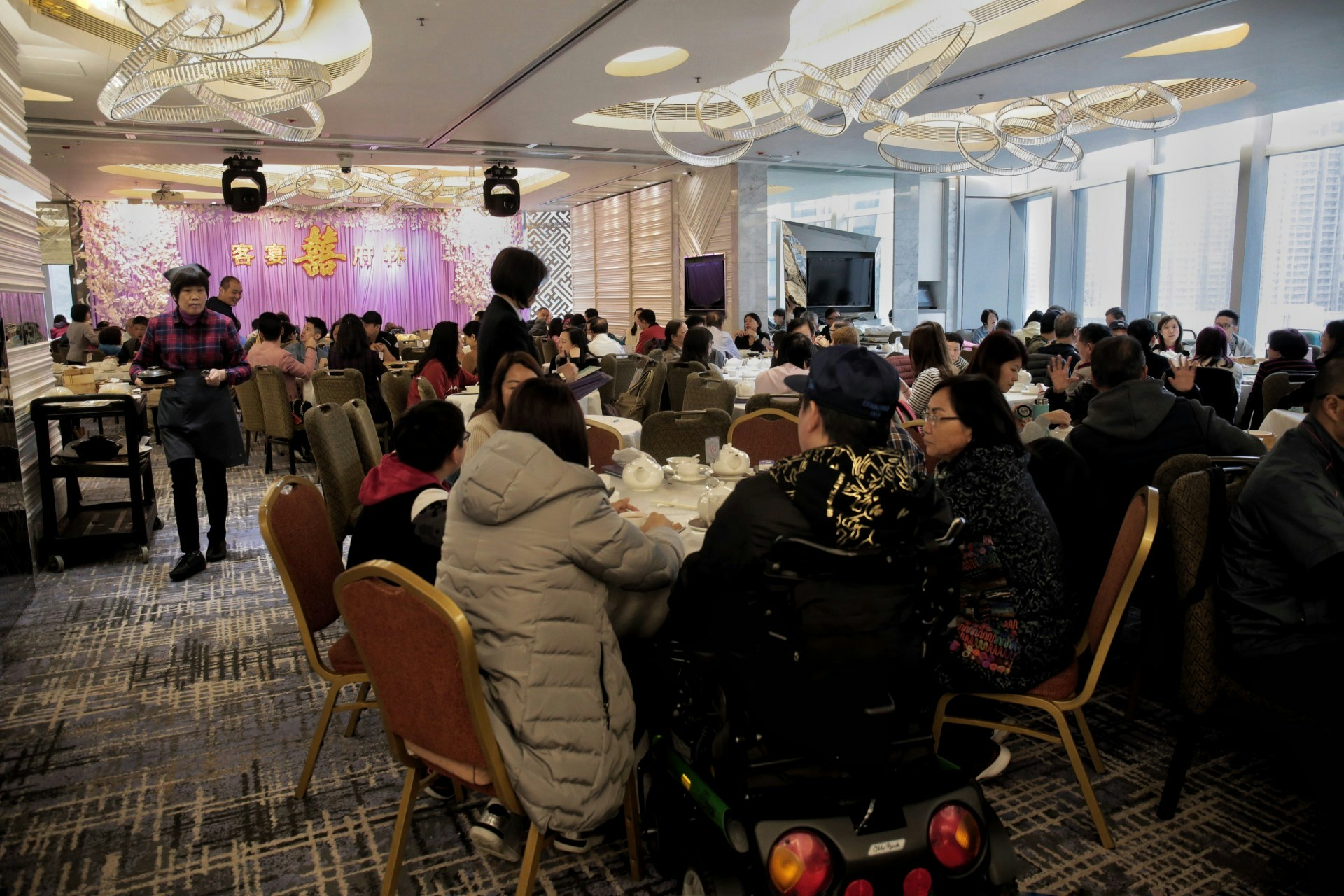 一名70歲姓陳老婦進食雲吞麵時鯁喉，她當場陷入昏迷。（梁銘康攝）