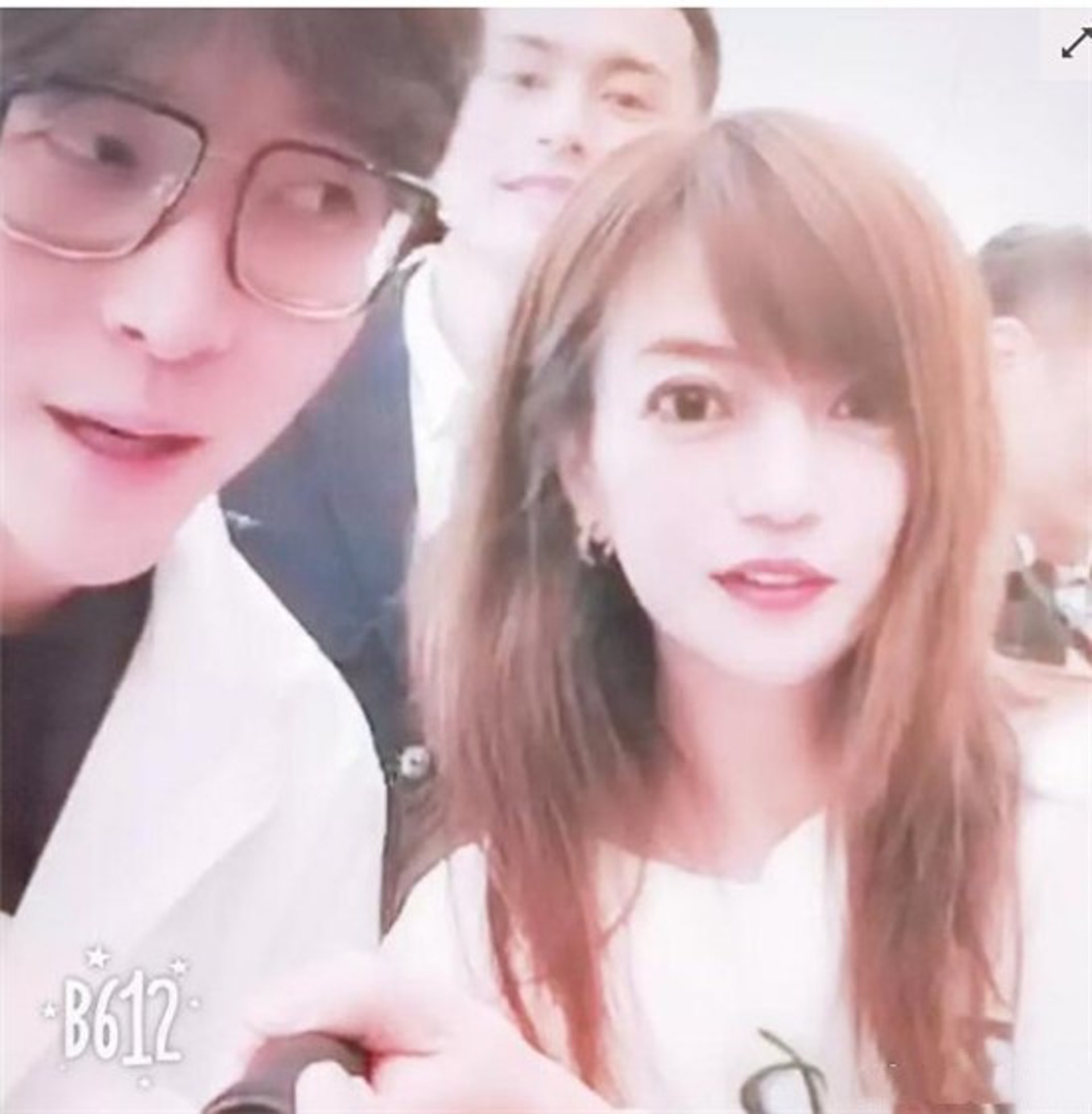 本身已經眼大大的趙薇,美顏後年輕了不少,獲不少網民大讚。(網上圖片) 本身已經眼大大的趙薇,美顏後年輕了不少,獲不少網民大讚。(網上圖片)