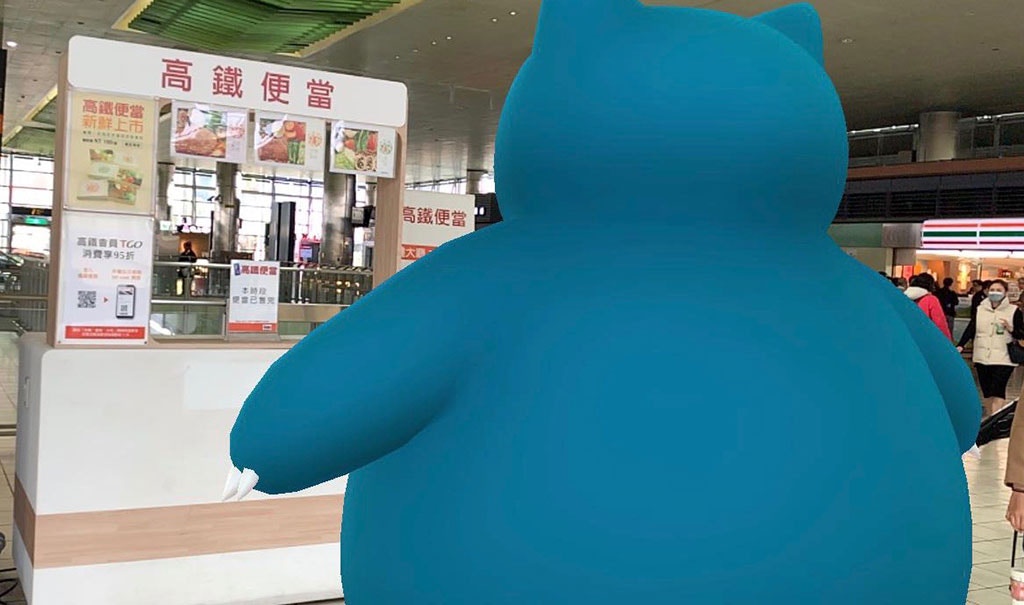 台灣Pokemon GO玩家江舜智將精靈放到各種地方，配合動作拍出爆笑照片。圖中卡比獸發現便當已售完，感到震驚。（江舜智授權圖片）