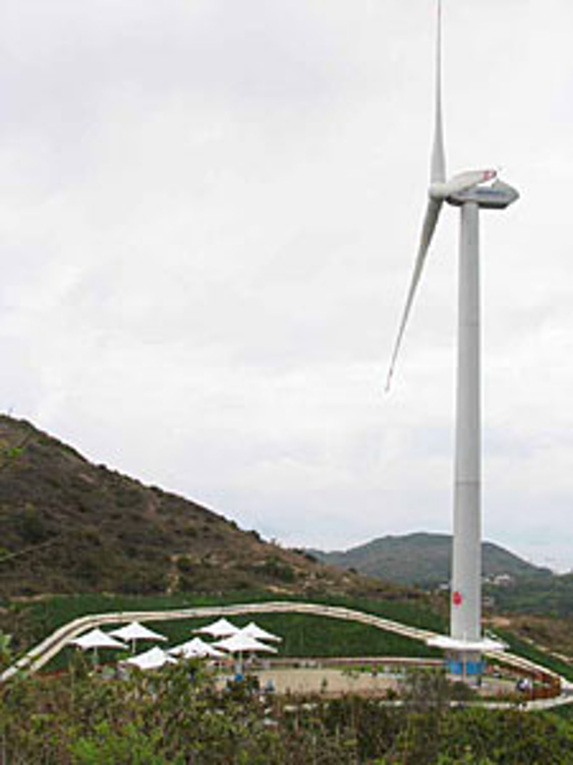 南丫島風力發電機項目是香港第一座商業規模的風力發電機，由港燈安裝。（圖片來源：機電工程署網頁）