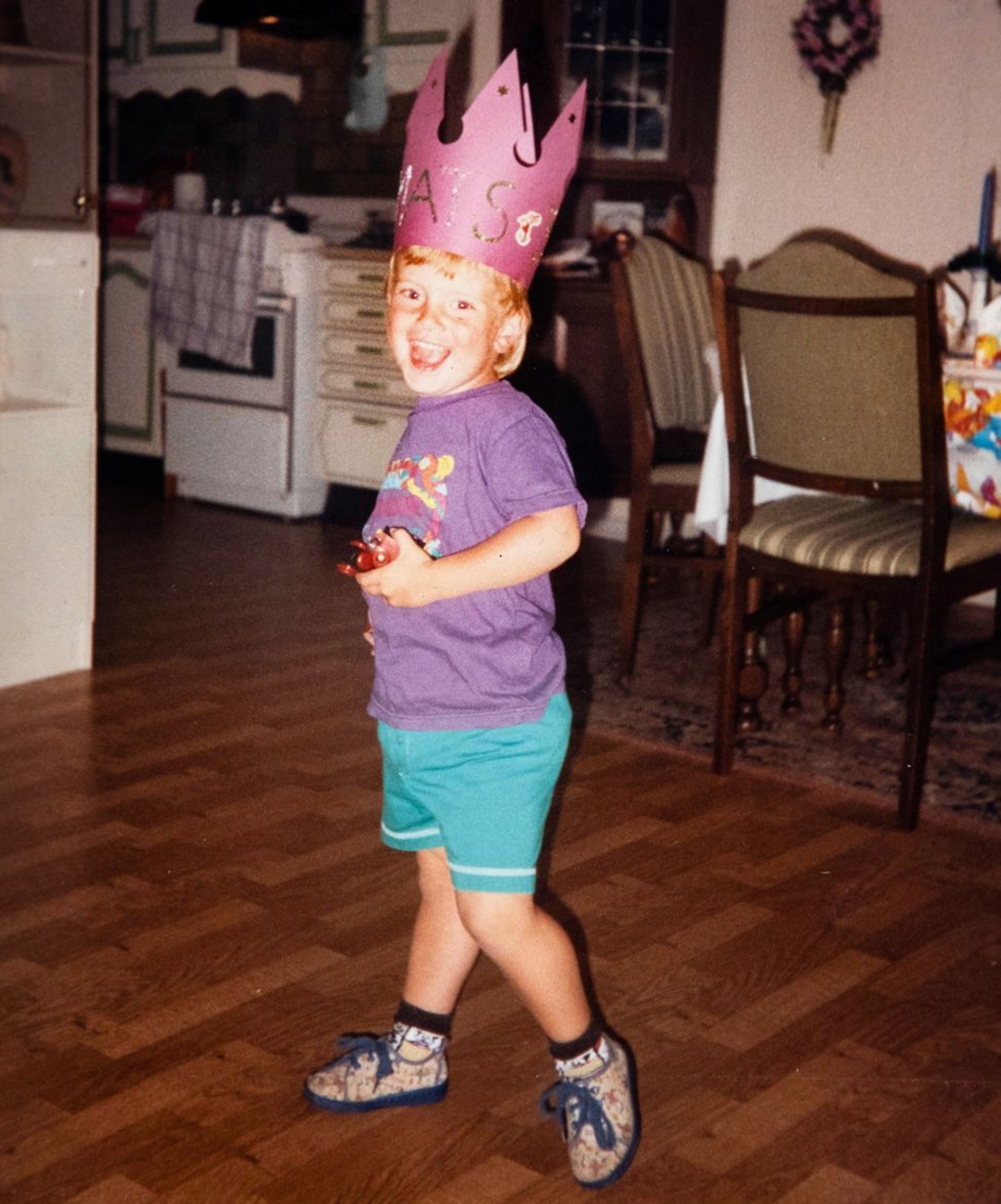 1993年，僅4歲的Mats在生日會照片上開心歡笑，可惜好景不常。