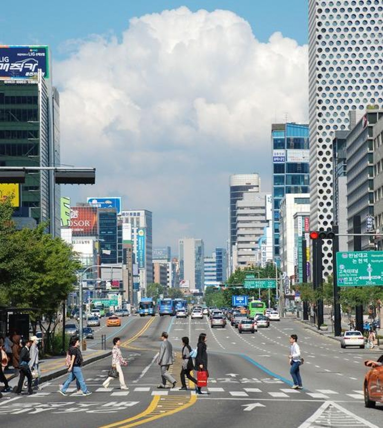 到韓國自由行的話,的士收費偏貴,所以地鐵是旅客最常搭的公共交通工具。(圖片來源︰Pinterest) 到韓國自由行的話,的士收費偏貴,所以地鐵是旅客最常搭的公共交通工具。(圖片來源︰Pinterest)