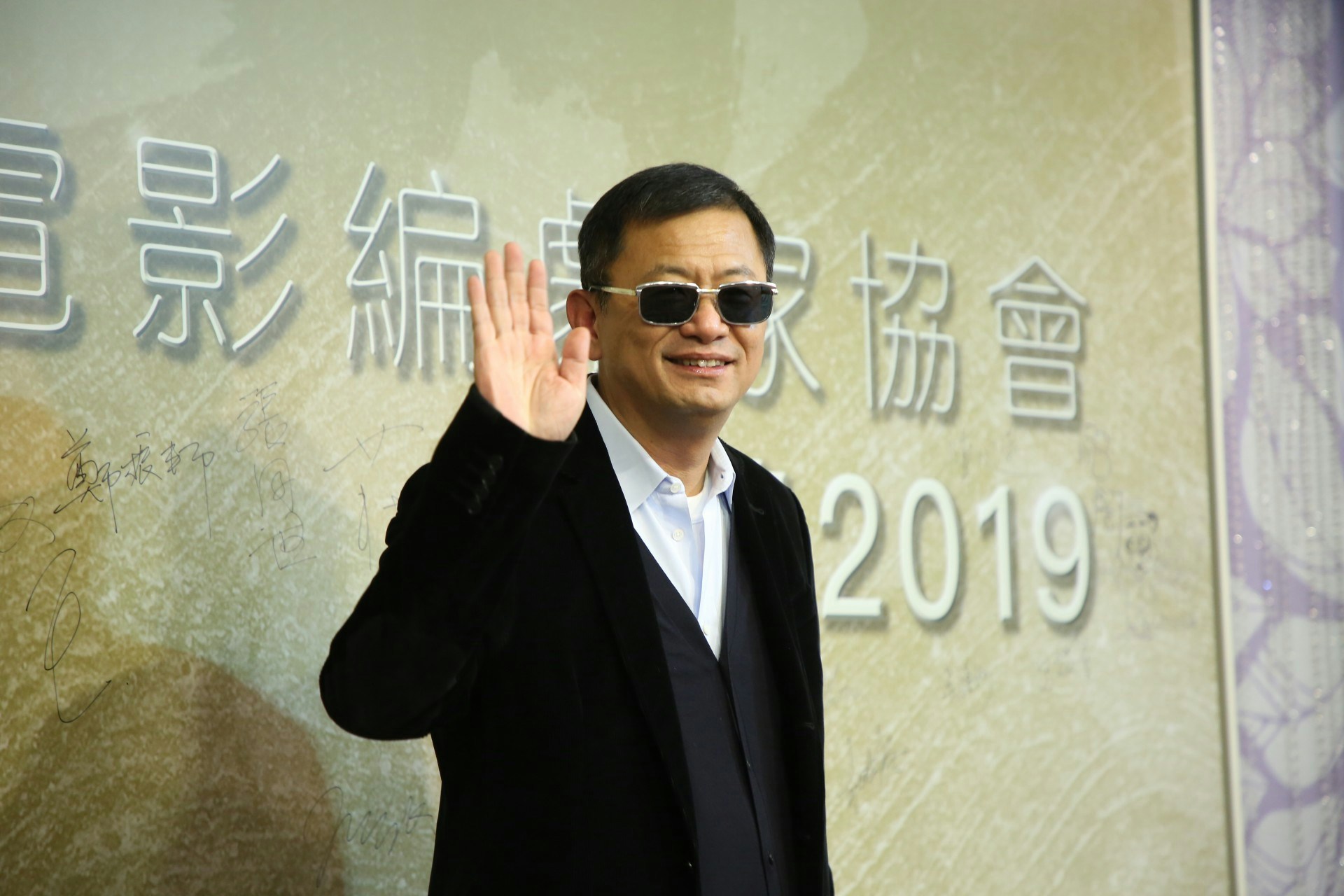 王家衛榮獲編劇家協會榮譽大獎。（葉志明攝）