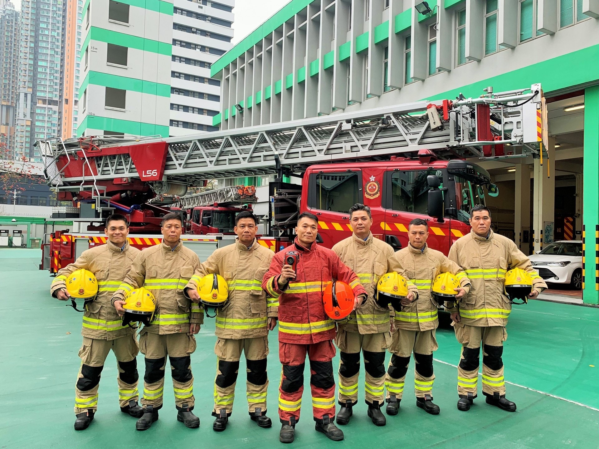 七位消防人員分享屯門內河碼頭的9天撲滅火警行動。（鄭秋玲攝）