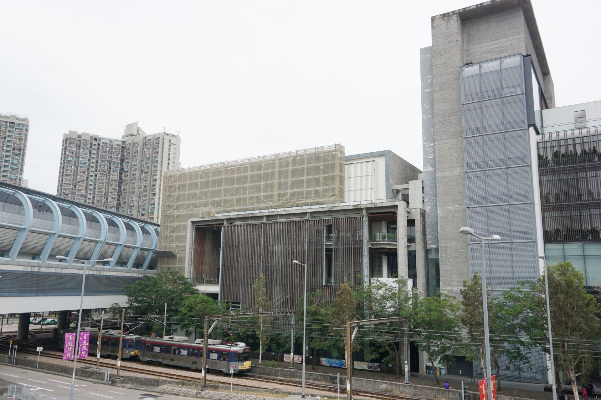 2013年啟用的屏山天水圍文化康樂大樓,曾經獲得多個建築獎項。(陳潤南攝) 2013年啟用的屏山天水圍文化康樂大樓,曾經獲得多個建築獎項。(陳潤南攝)