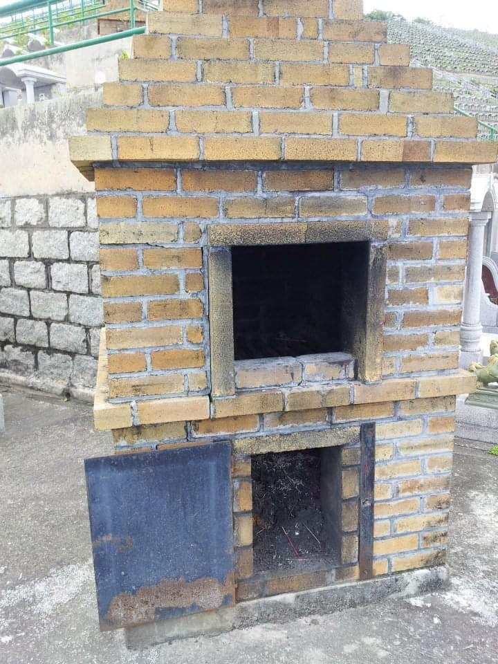 有網民指曾多次看到有流浪狗因被驅趕而躲在化寶爐內。(Facebook@山上貓狗協會) 有網民指曾多次看到有流浪狗因被驅趕而躲在化寶爐內。(Facebook@山上貓狗協會)