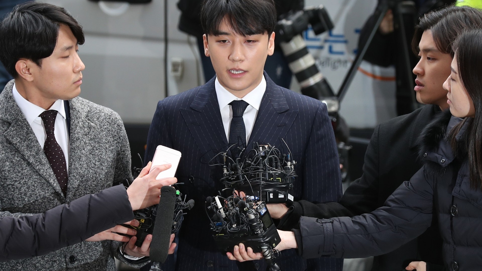 【勝利醜聞】全面否認性招待及海外賭博爭議:我而家講乜都無人信 【勝利醜聞】全面否認性招待及海外賭博爭議:我而家講乜都無人信