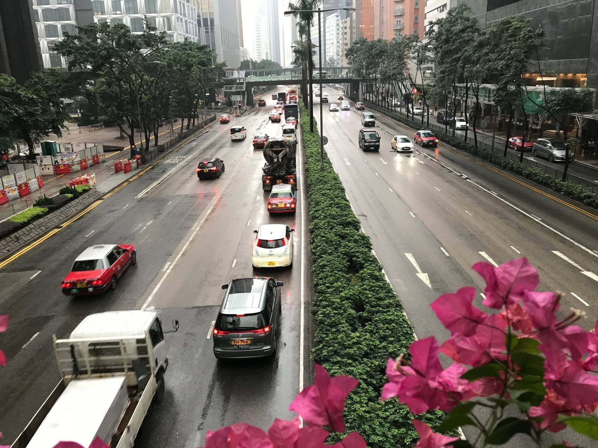 春天天氣不穩定,時暖時冷並相當潮濕,本周末更有冷鋒到及有機會下雨。(資料圖片) 春天天氣不穩定,時暖時冷並相當潮濕,本周末更有冷鋒到及有機會下雨。(資料圖片)