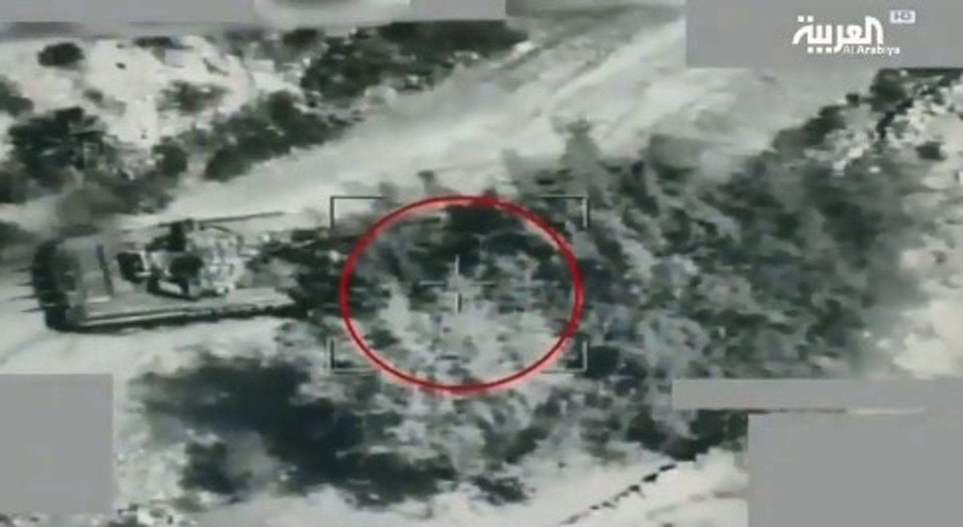 沙特阿拉伯據報公開一段利用無人機摧毀了一輛胡塞武裝坦克的影片。(Twitter)
