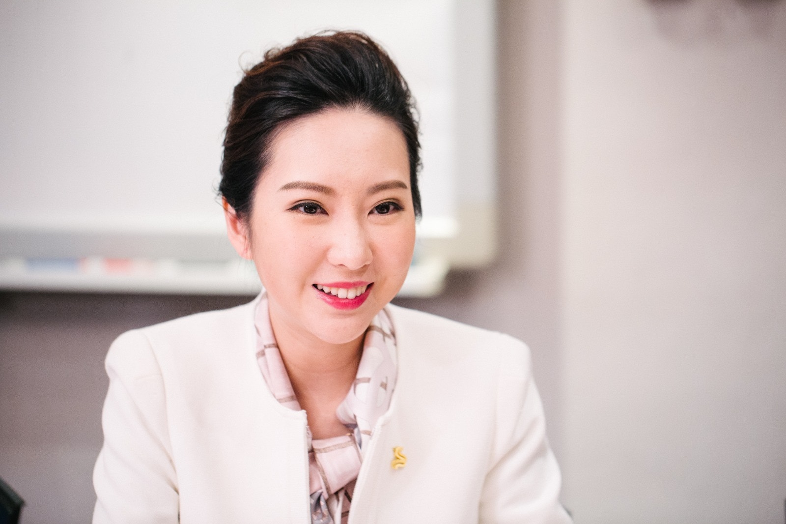 Jenny表示:「私人飛機的空姐最重要有luxury mindset﹙追求奢華的心態﹚,為客人做到最個人化又貼心的需要。」﹙歐嘉樂攝﹚ Jenny表示:「私人飛機的空姐最重要有luxury mindset﹙追求奢華的心態﹚,為客人做到最個人化又貼心的需要。」﹙歐嘉樂攝﹚