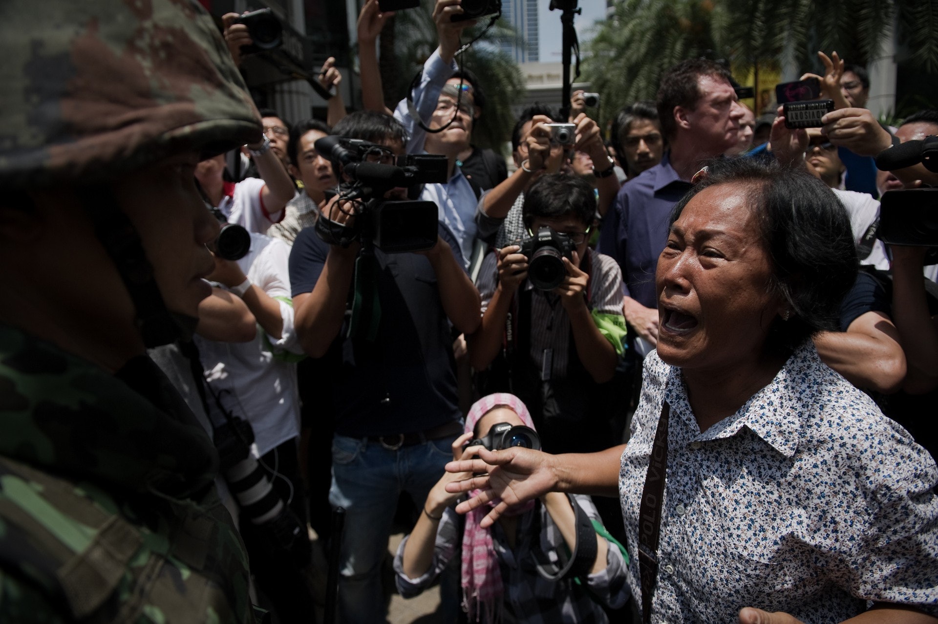 泰國大選:2014年5月,以巴育為首的軍方發動政變期間,有示威者反對並予以譴責。(Getty Images)