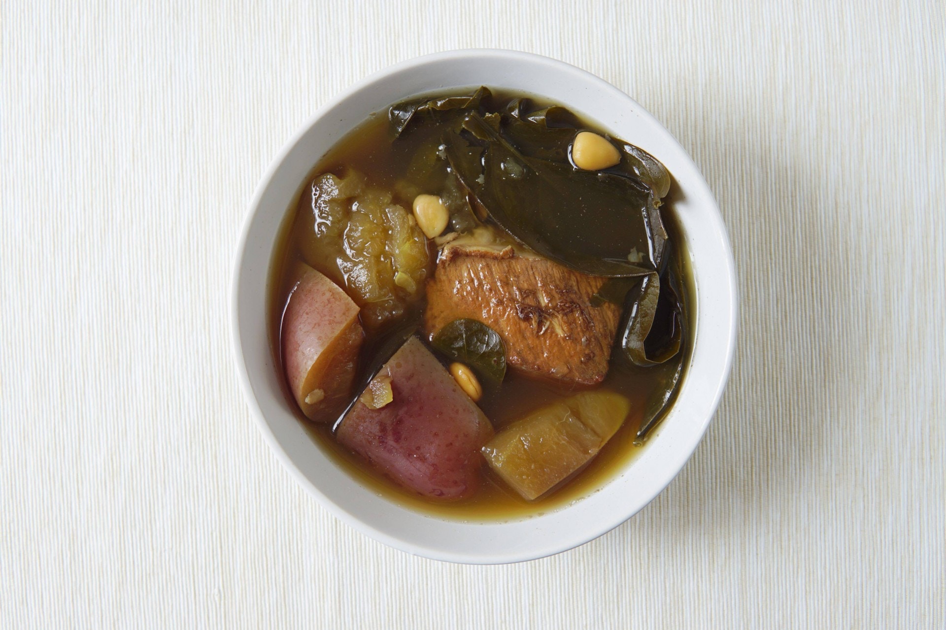 【健康湯水食譜】龍脷葉蘋果瘦肉湯潤肺治乾咳　蛇果連皮煲湯更好