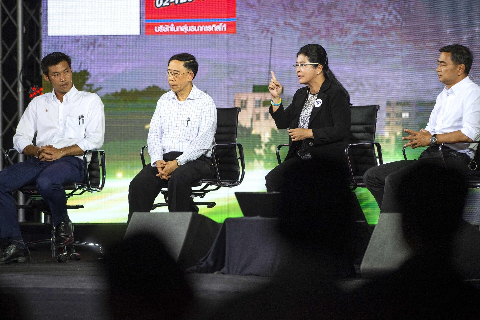 各黨派候選人正進行電視辯論,闡述政見。(視覺中國)