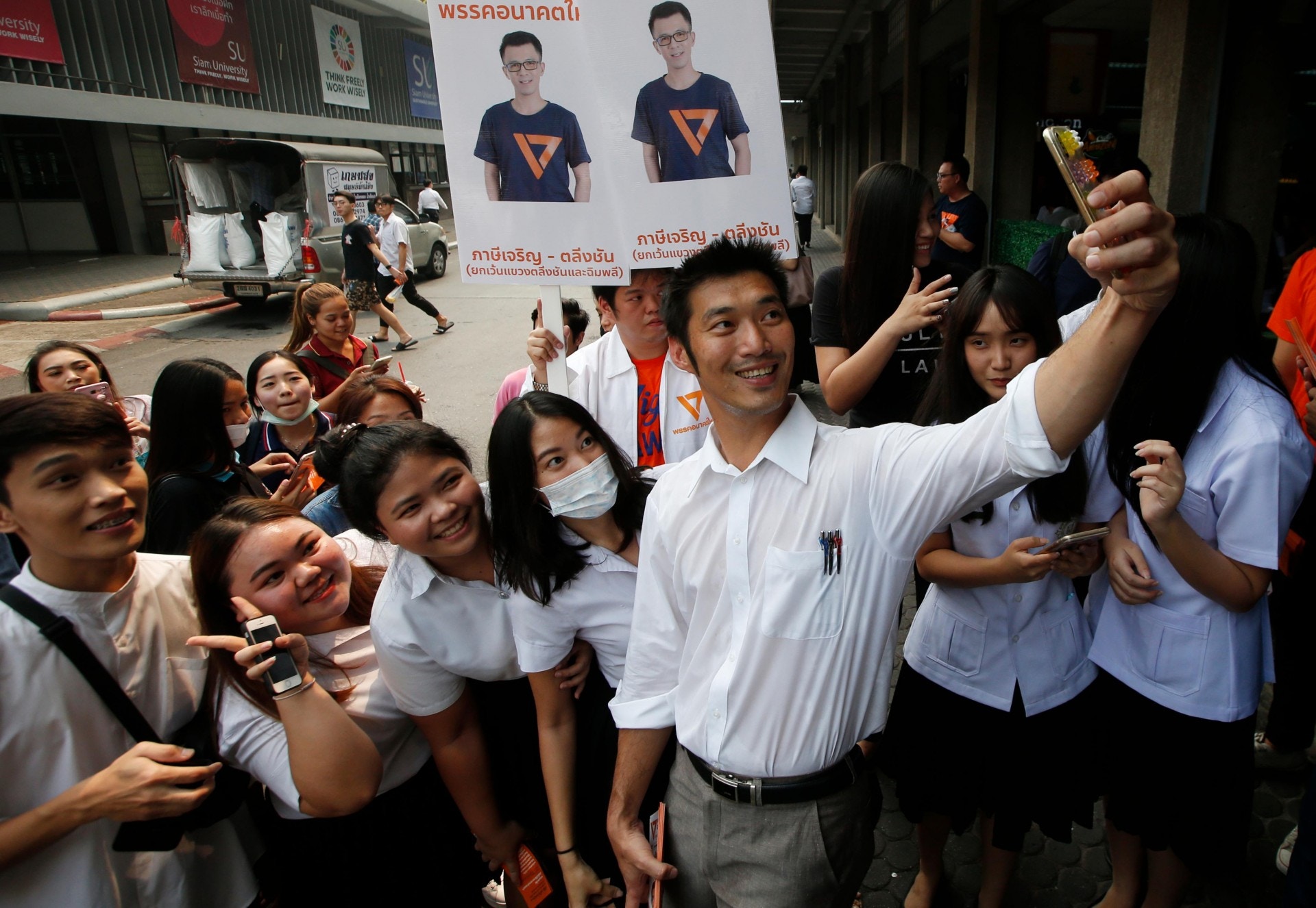 塔納通是泰國政壇新一代中廣受年青人支持的代表。(Getty Images)