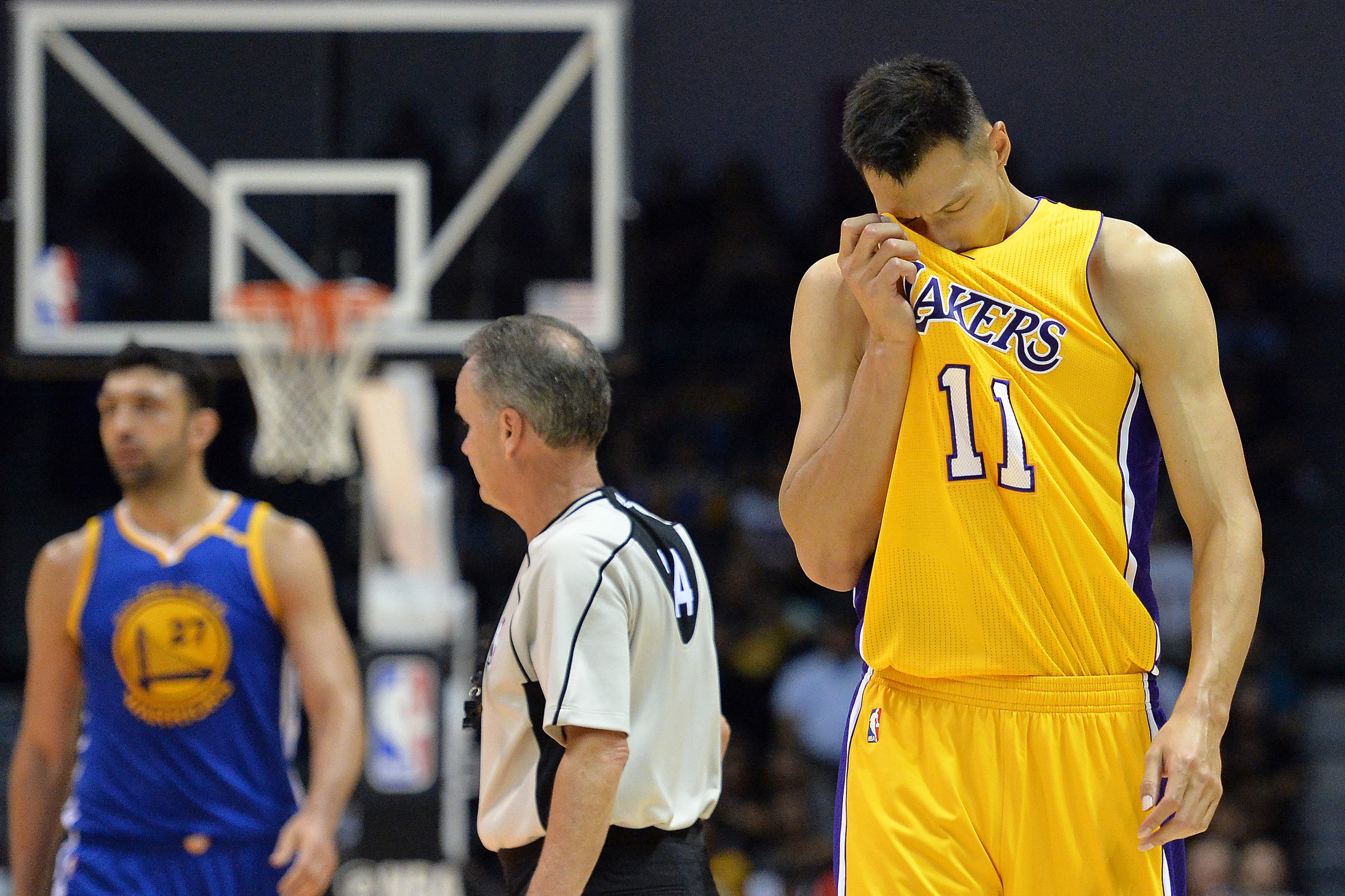 Nba 易建聯不稀罕任大後備主動申請下被湖人裁走 有片 香港01 即時體育