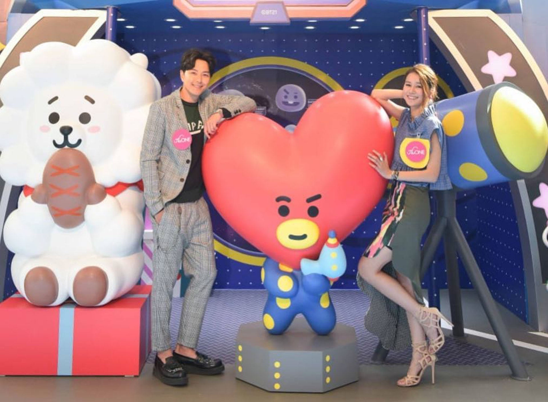 (Instagram) (Instagram)