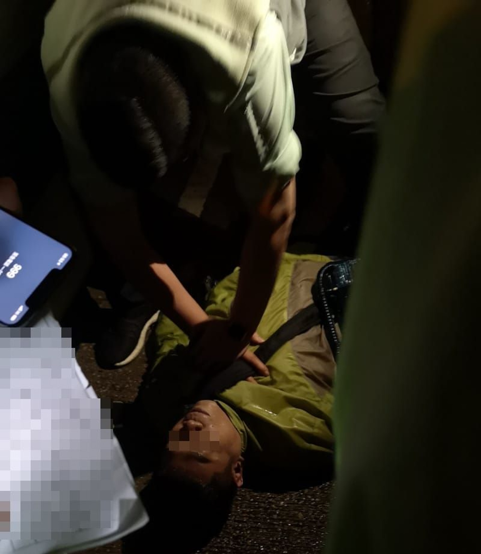 九巴車長開車前暈倒,送院不冶。 九巴車長開車前暈倒,送院不冶。